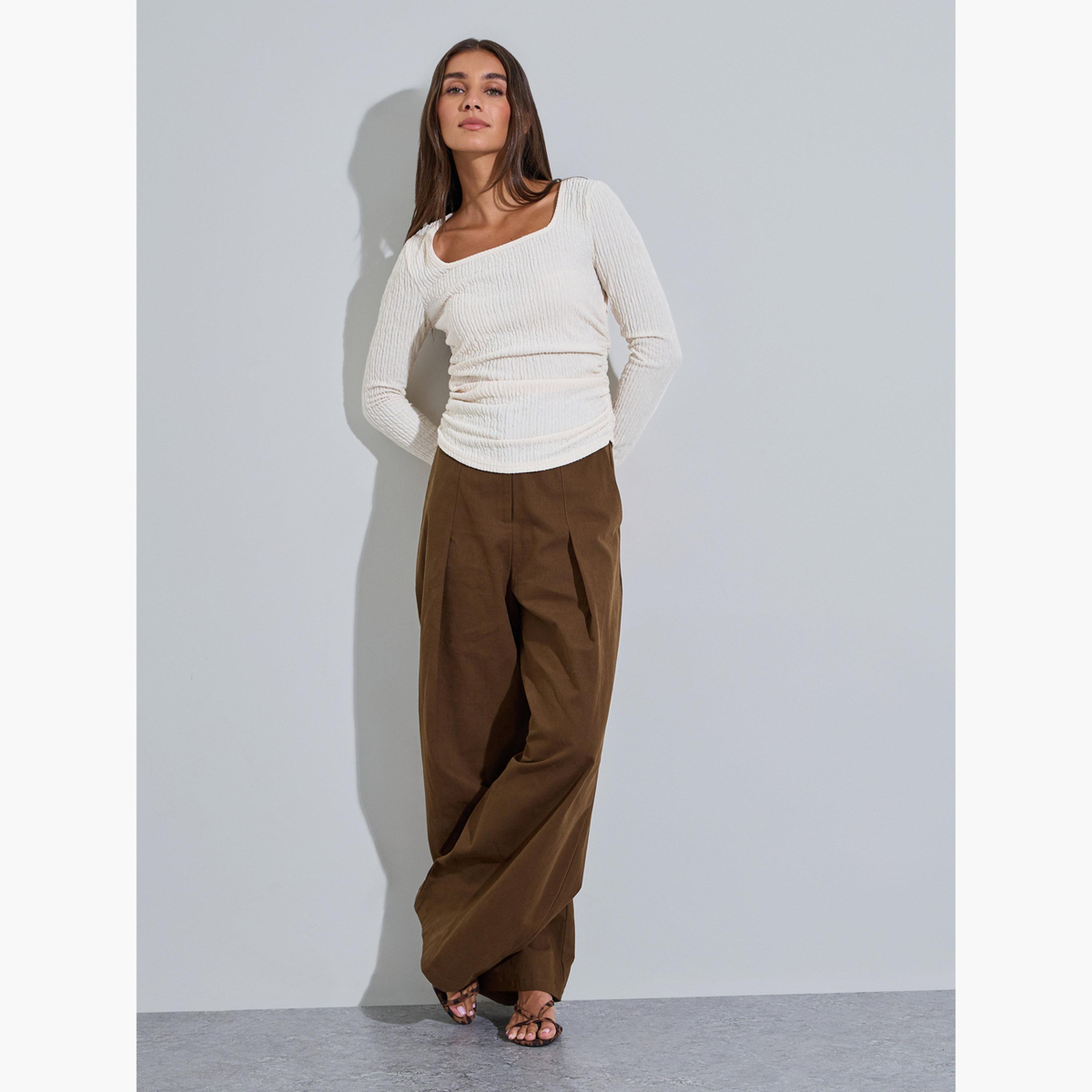 بلوزة محبوكة بياقة مربعة وملمومة بقصة ضيقة لون أوف وايت-women-clothing-shirtsandblouses-blouses-image-2