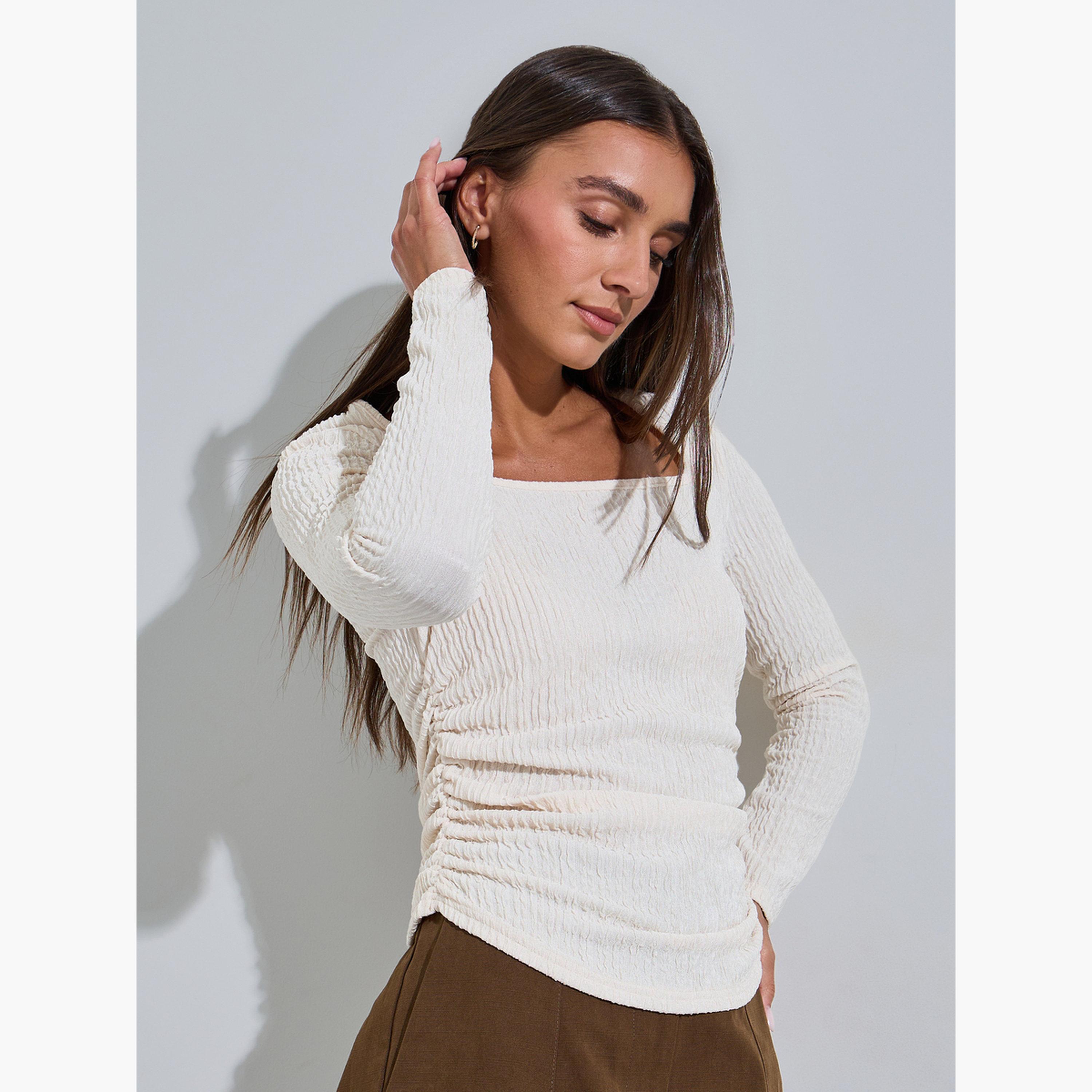 بلوزة محبوكة بياقة مربعة وملمومة بقصة ضيقة لون أوف وايت-women-clothing-shirtsandblouses-blouses-image-3