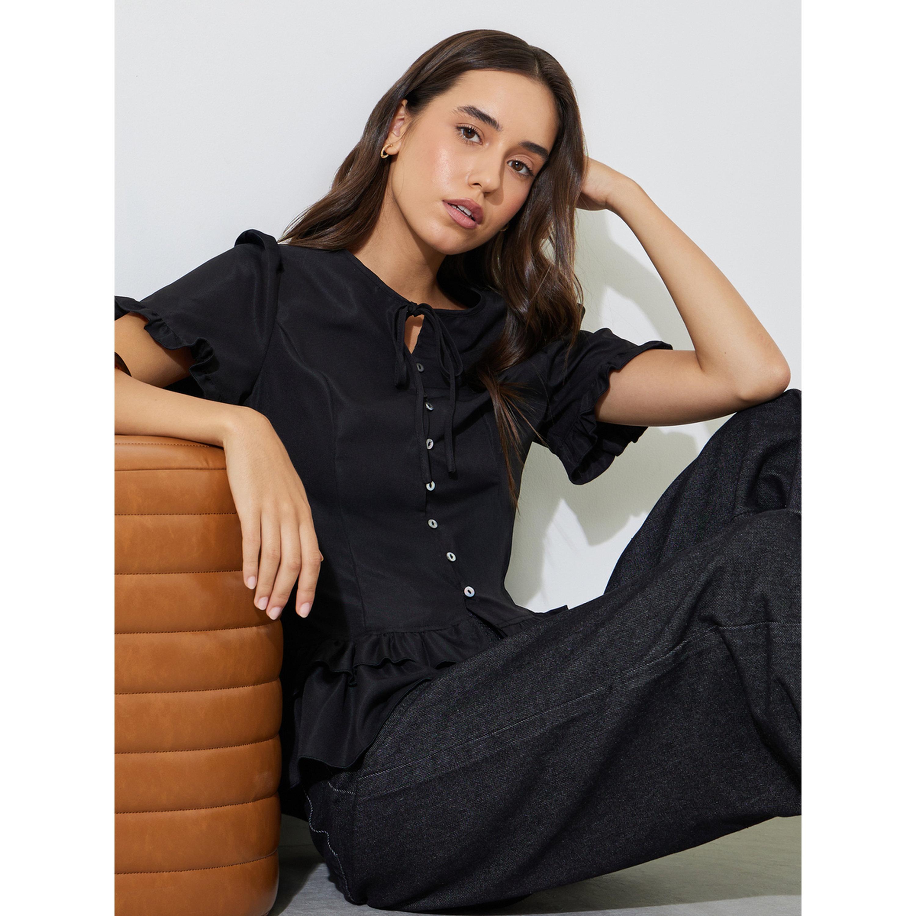 تيك تو توب أسود بأكمام قصيرة وتفاصيل كشكش-women-clothing-shirtsandblouses-blouses-image-3