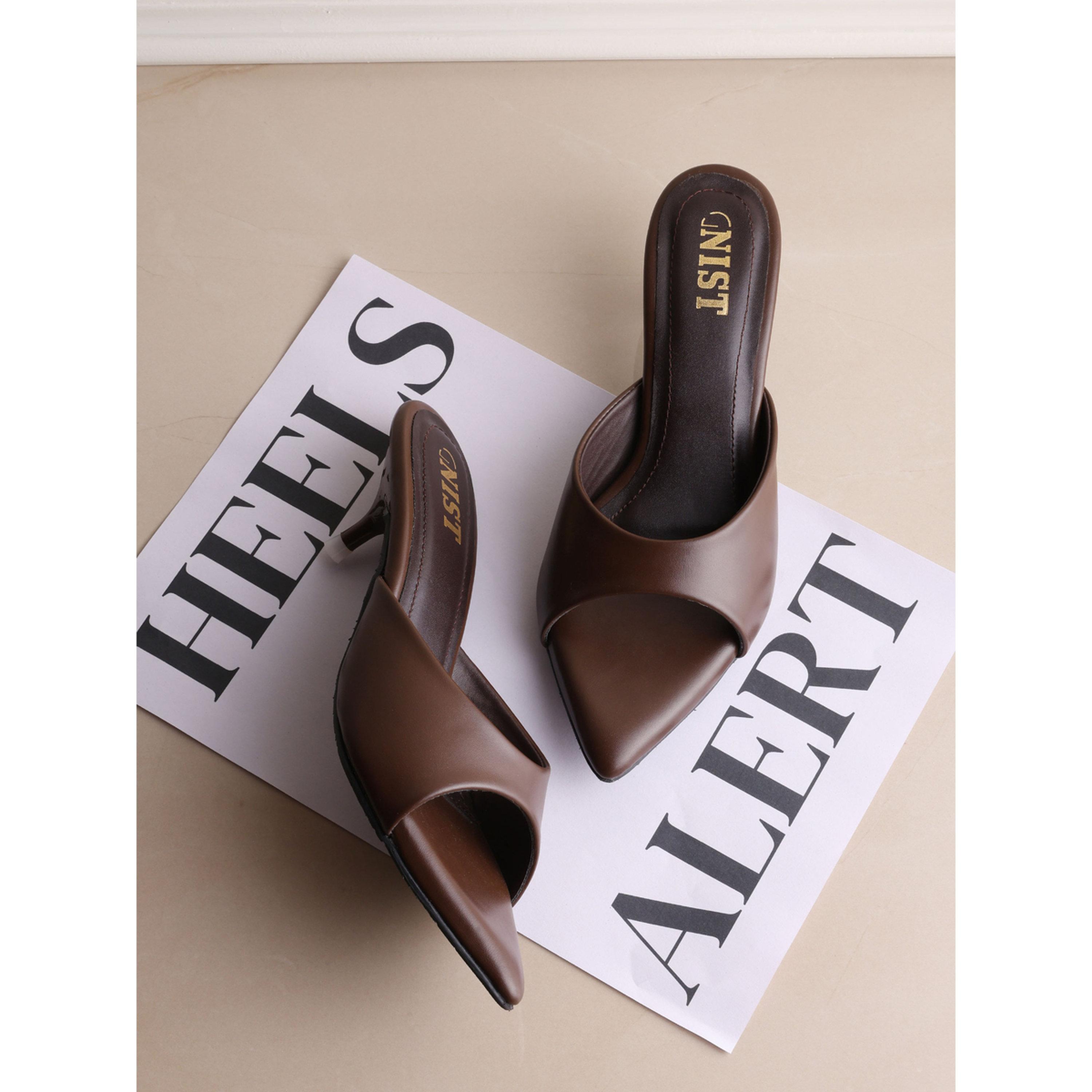 صندل بكعب منخفض باللون البني-women-shoes-sandals-heeled-image-5