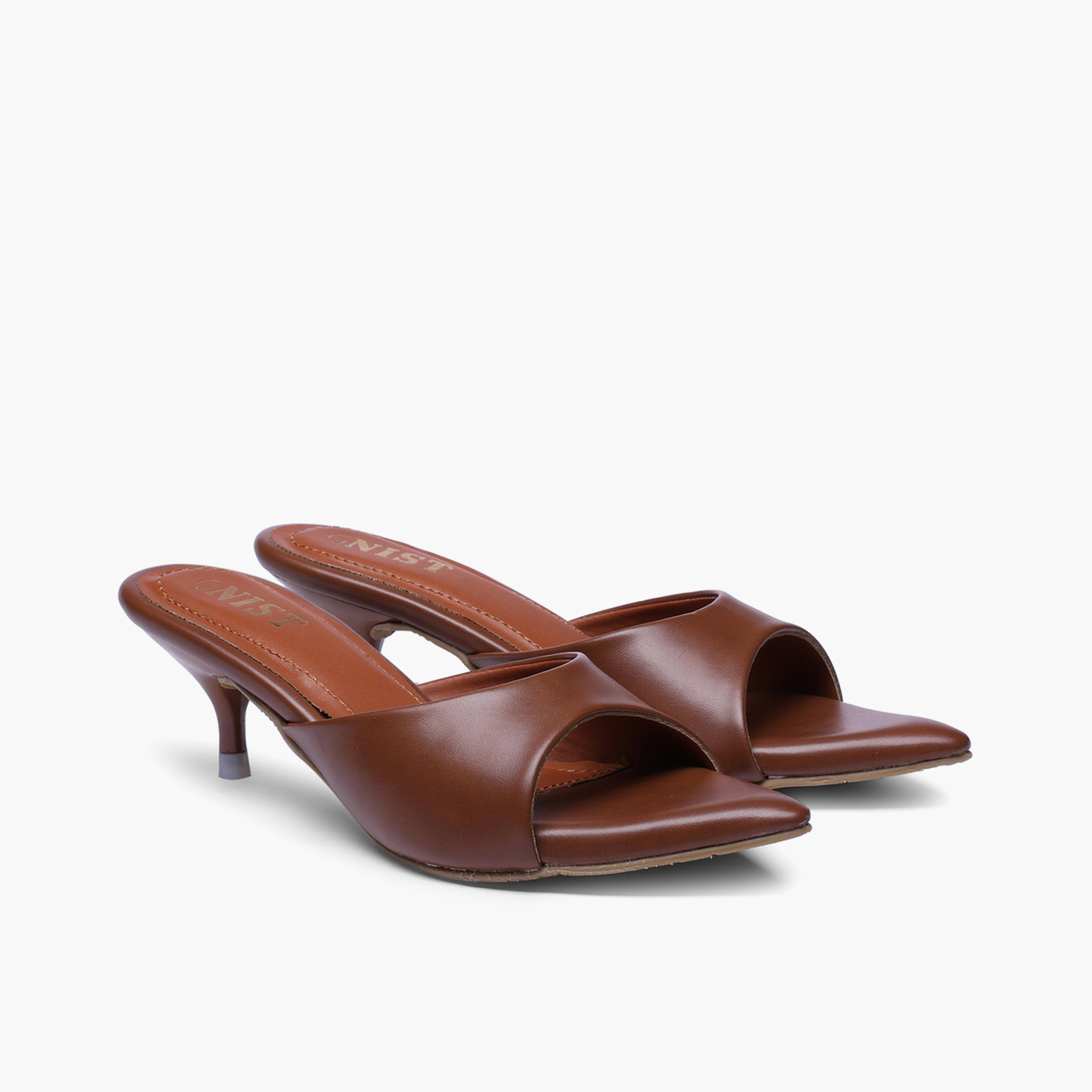 صندل بكعب منخفض وسهل الارتداء باللون التان-women-shoes-sandals-heeled-image-1