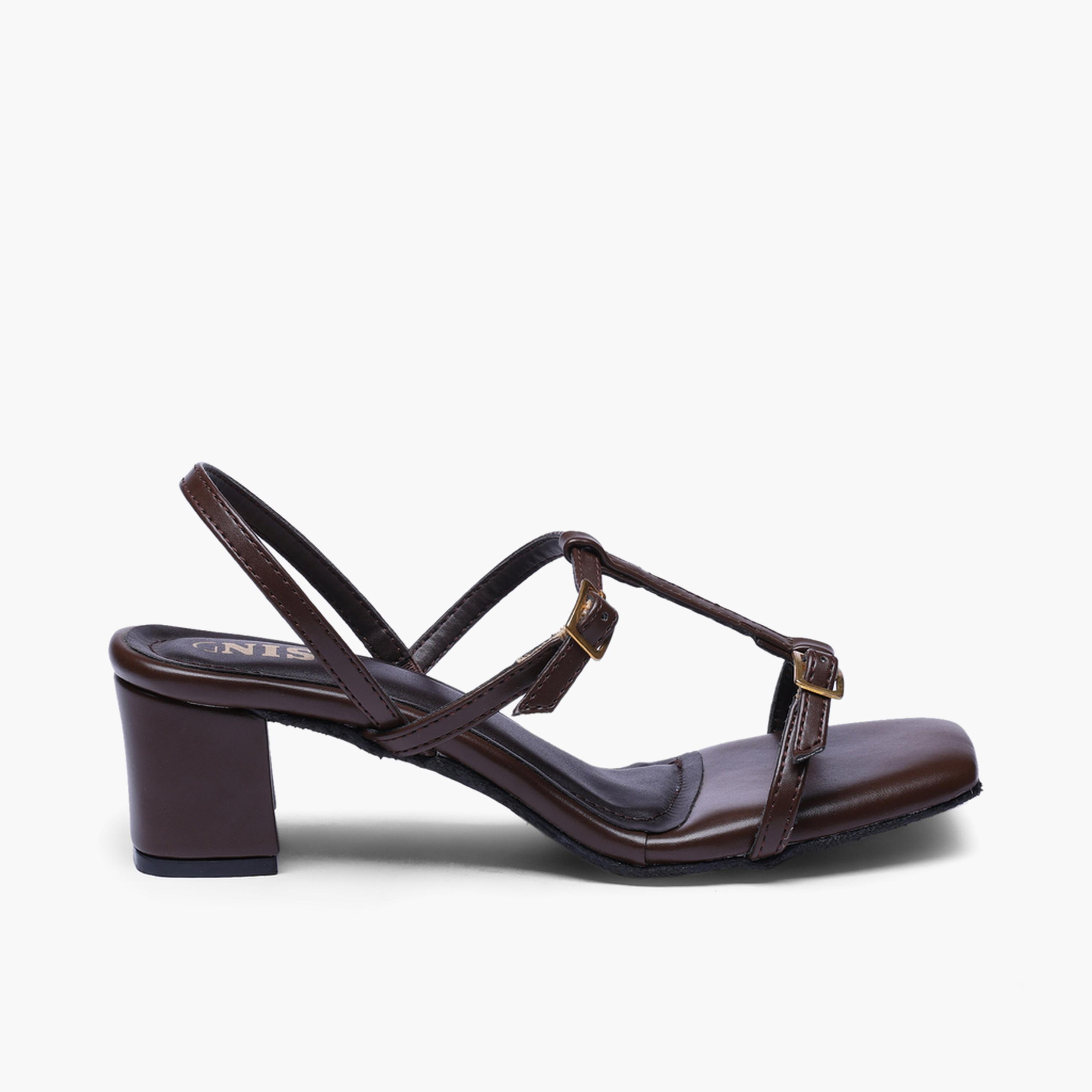 صندل بكعب متوسط وحزام شكل تي باللون البني-women-shoes-sandals-heeled-image-2