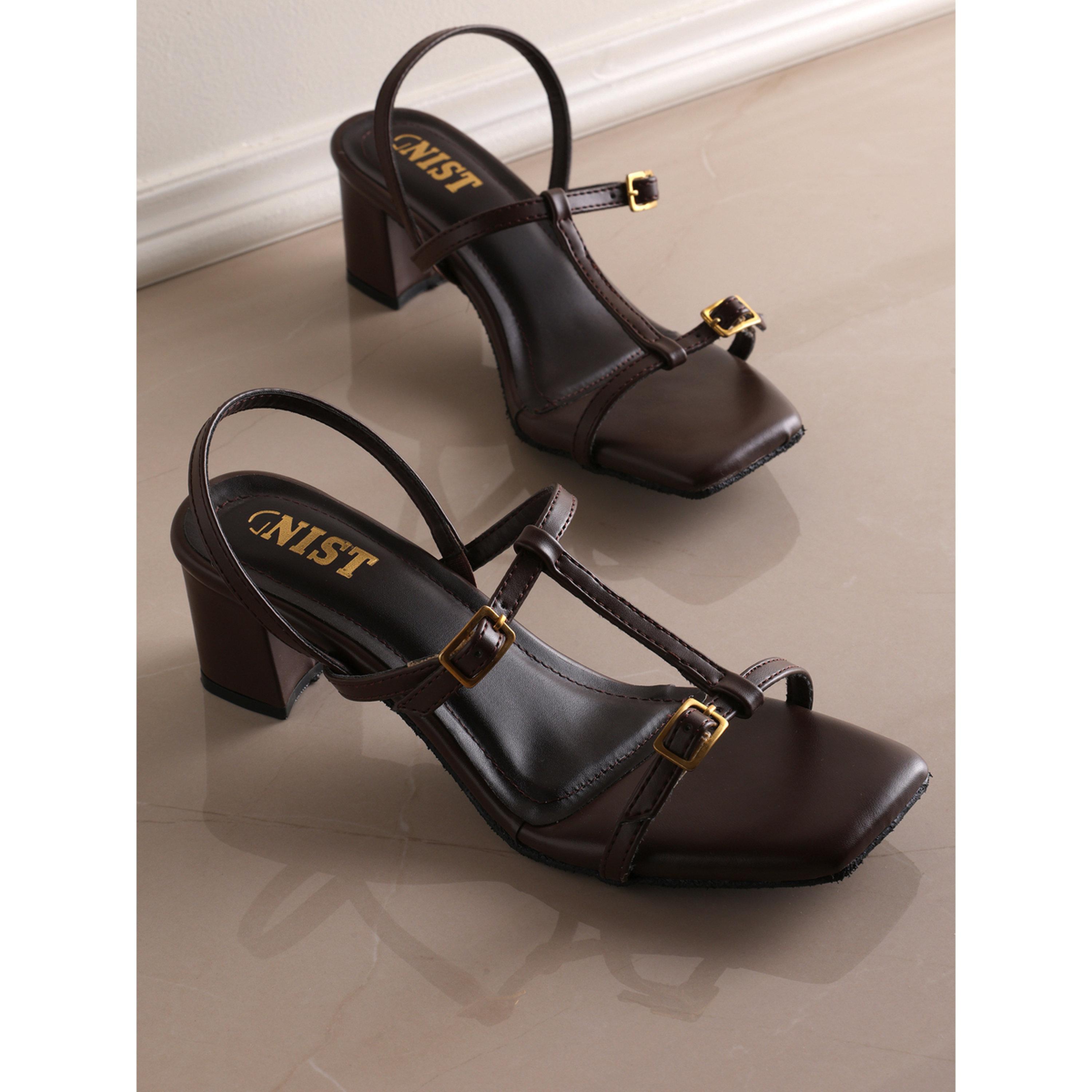 صندل بكعب متوسط وحزام شكل تي باللون البني-women-shoes-sandals-heeled-image-5