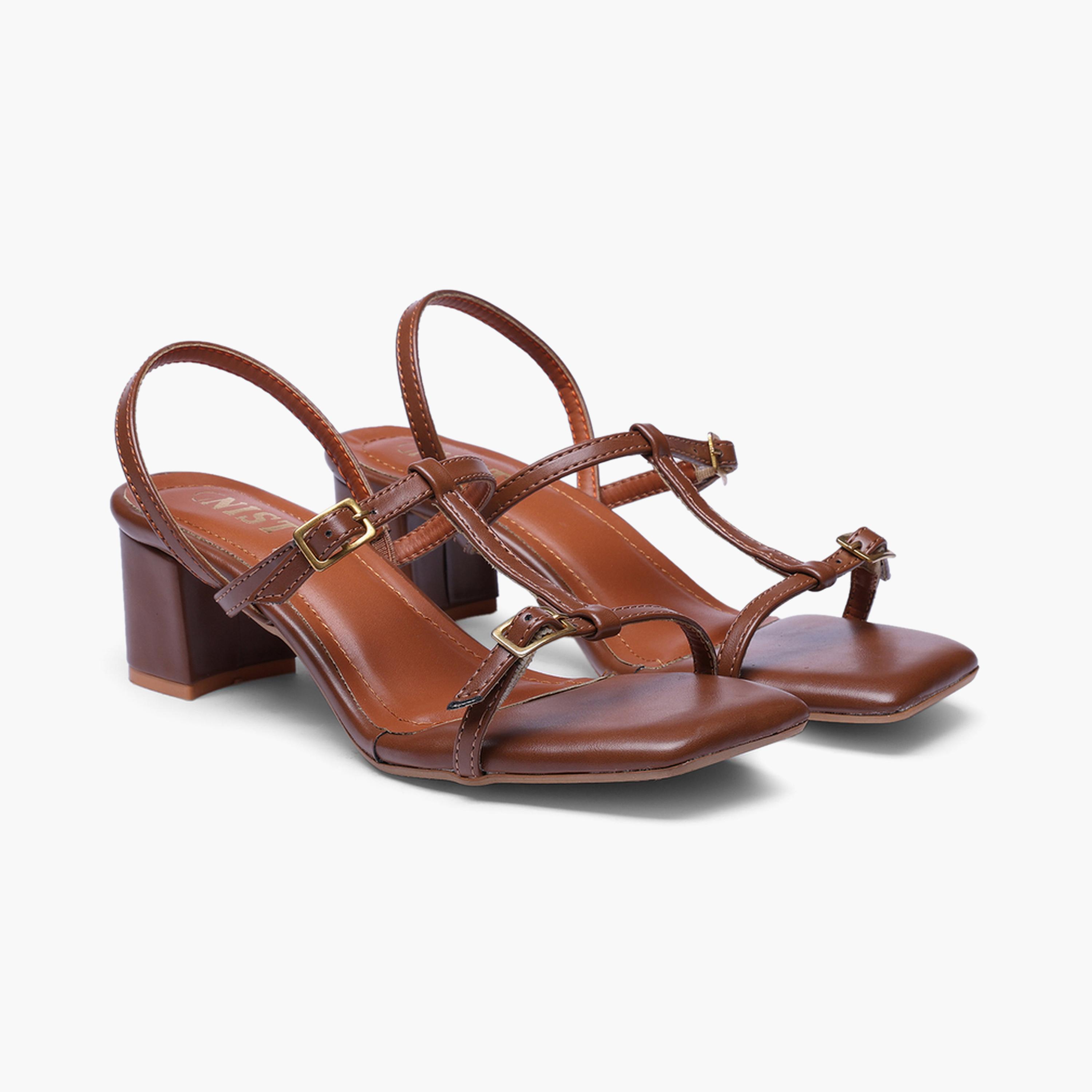 صندل بكعب عريض وحزام شكل تي-women-shoes-sandals-heeled-image-1