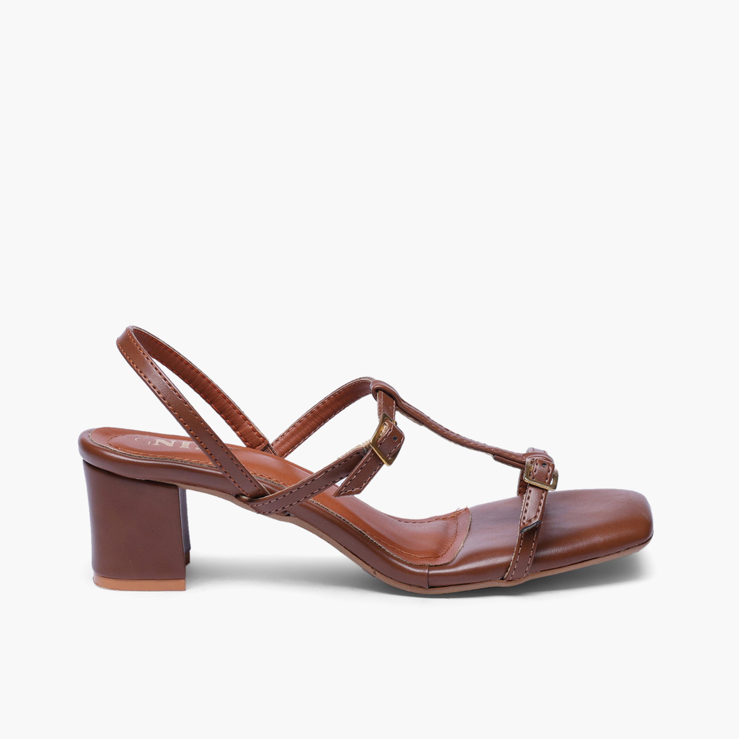 صندل بكعب عريض وحزام شكل تي-women-shoes-sandals-heeled-image-2