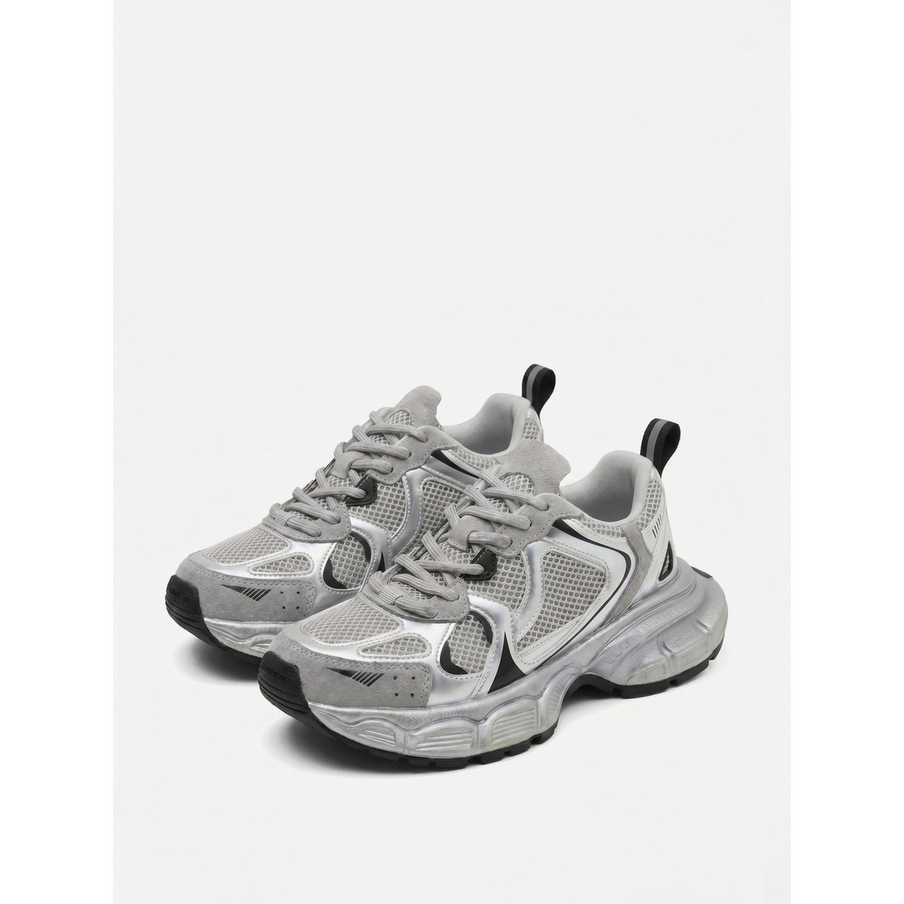 حذاء سنيكرز كلاسيك بصبغة ميتاليك ونعل سميك-women-shoes-sneakers-image-1