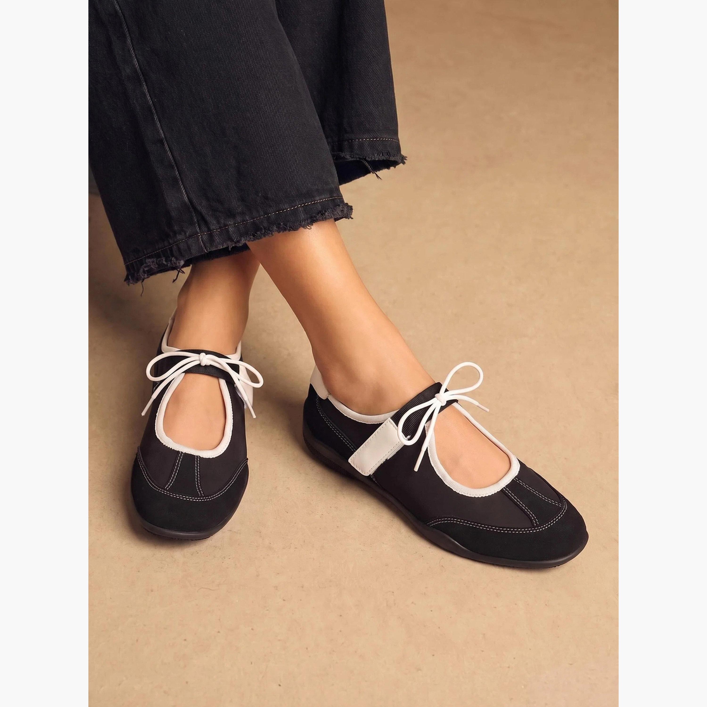 حذاء سنيكرز ماري جين بتفاصيل مُتباينة-women-shoes-sneakers-image-2