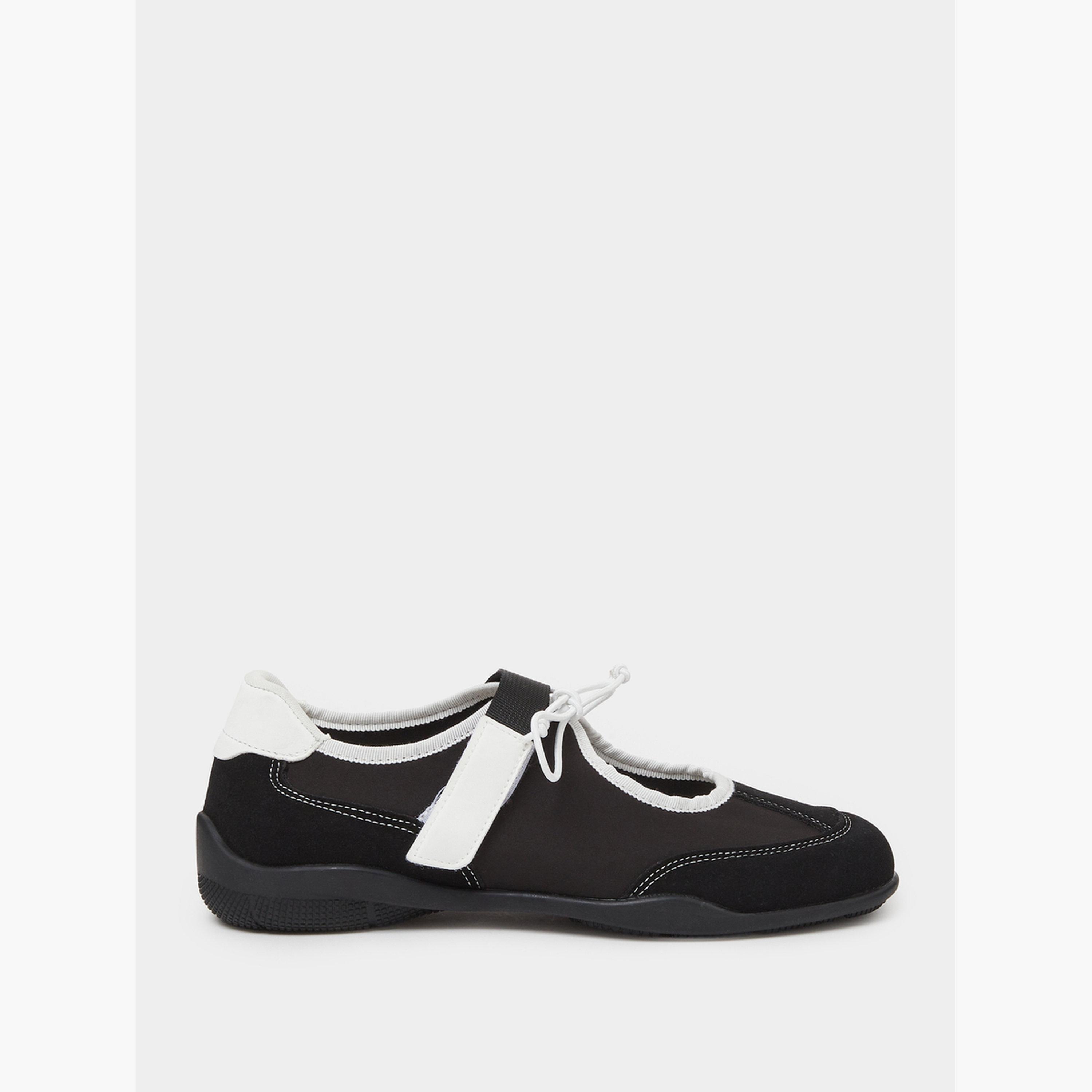 حذاء سنيكرز ماري جين بتفاصيل مُتباينة-women-shoes-sneakers-image-3