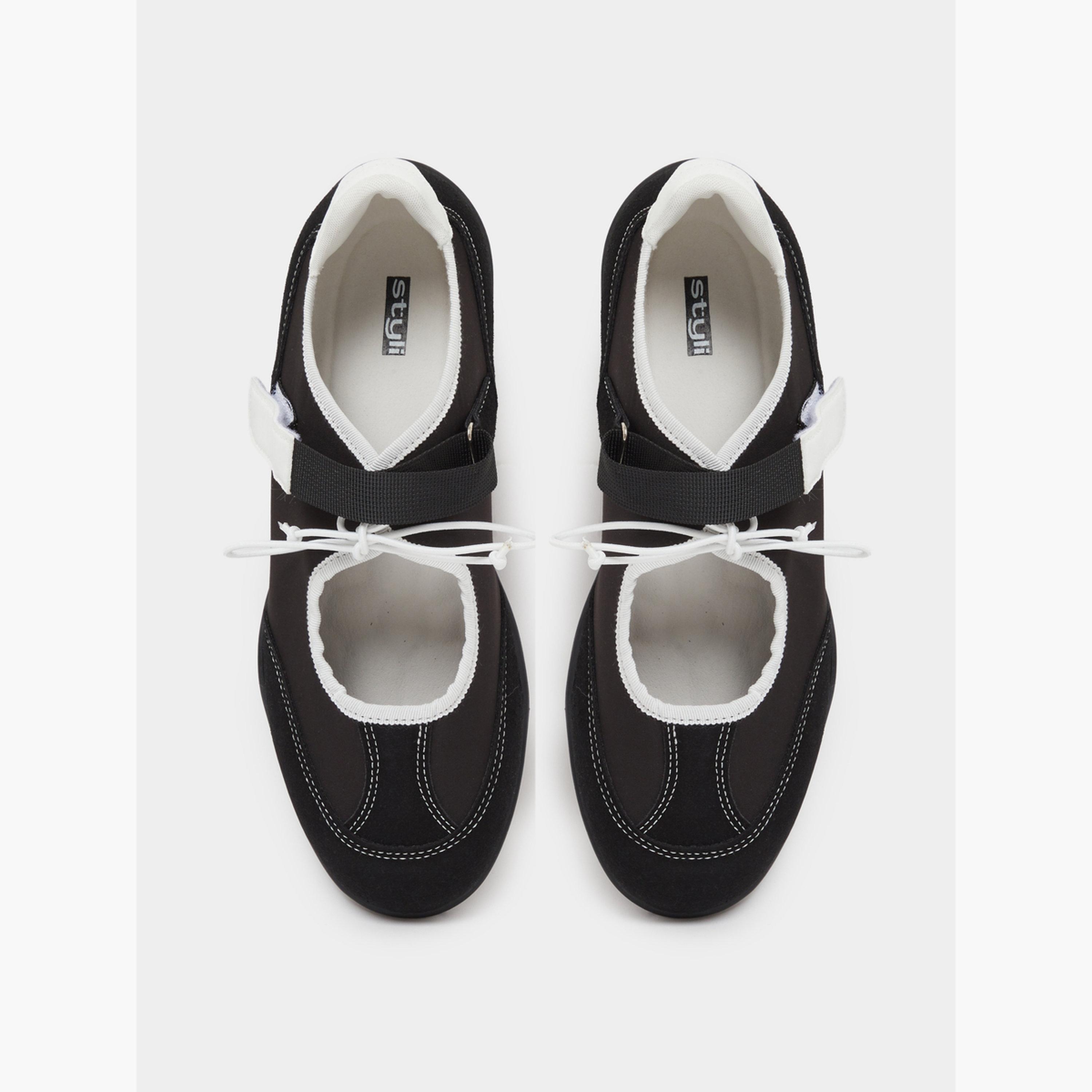 حذاء سنيكرز ماري جين بتفاصيل مُتباينة-women-shoes-sneakers-image-4