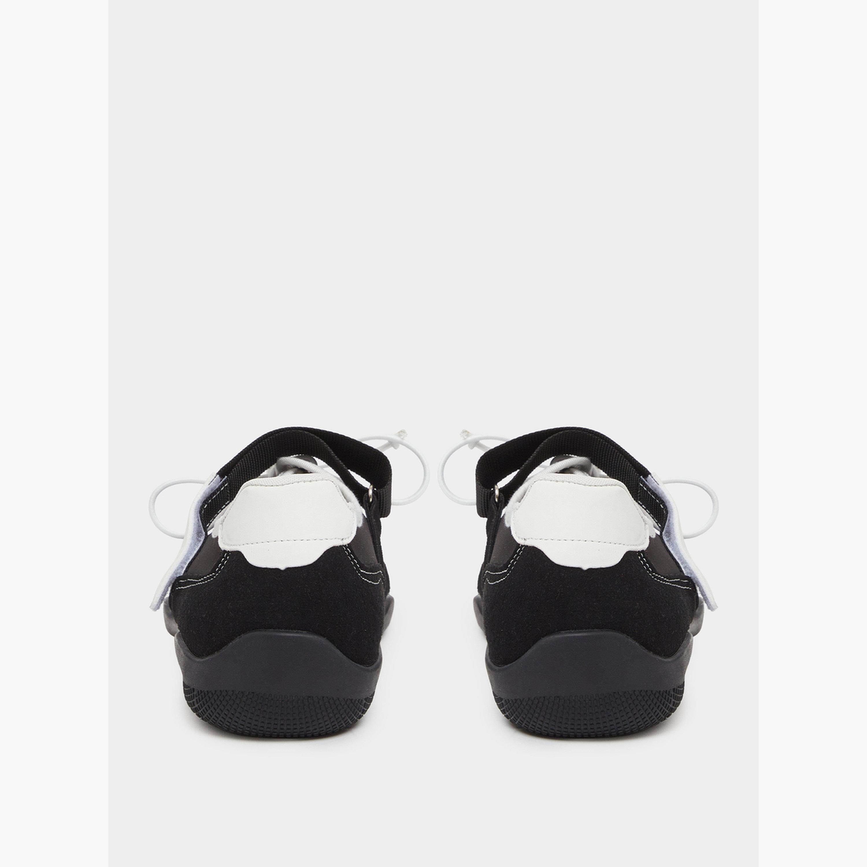 حذاء سنيكرز ماري جين بتفاصيل مُتباينة-women-shoes-sneakers-image-6