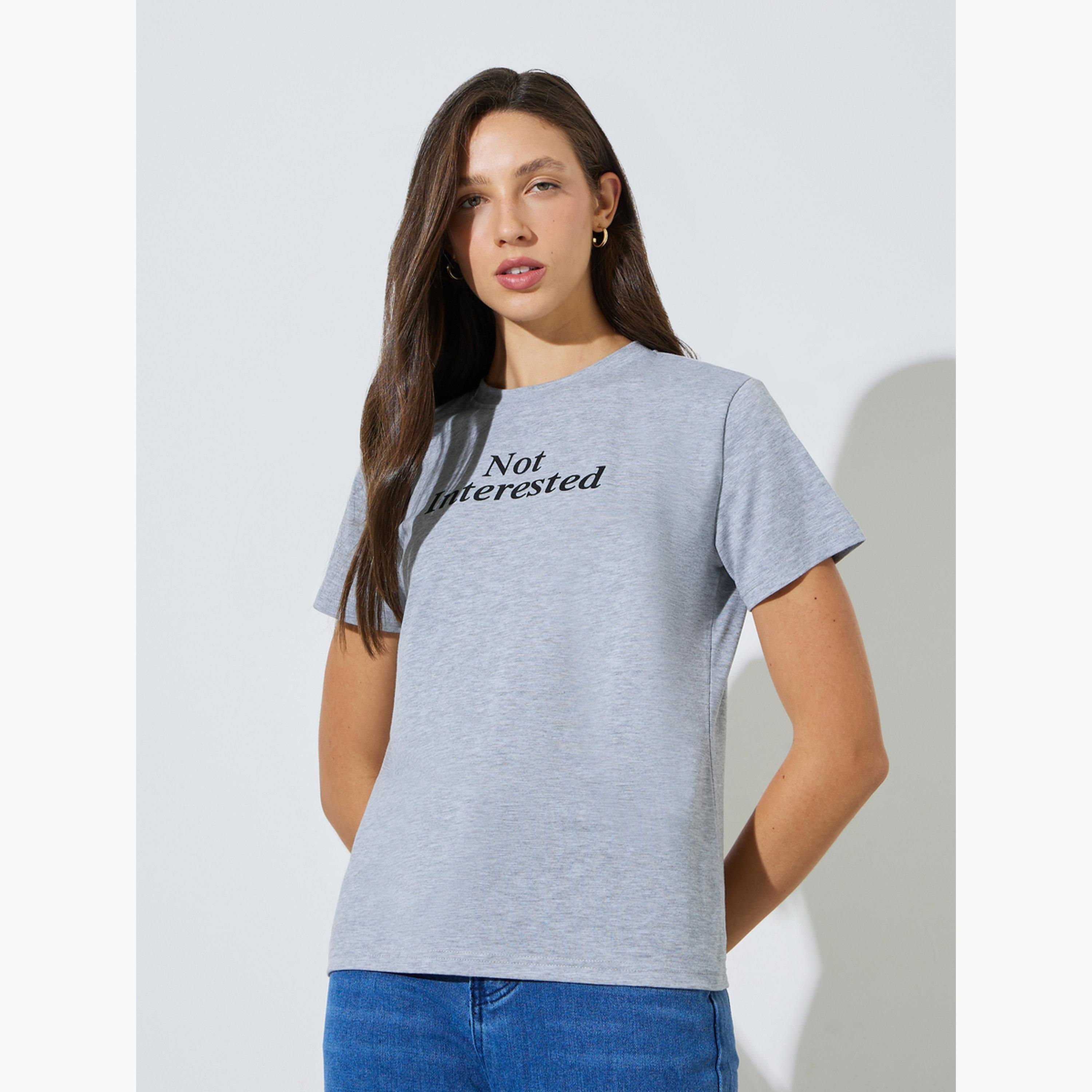 ستايلي - تيشيرت رمادي اللون برقبة دائرية مطبوع عليه شعار-women-clothing-tshirts-image-1