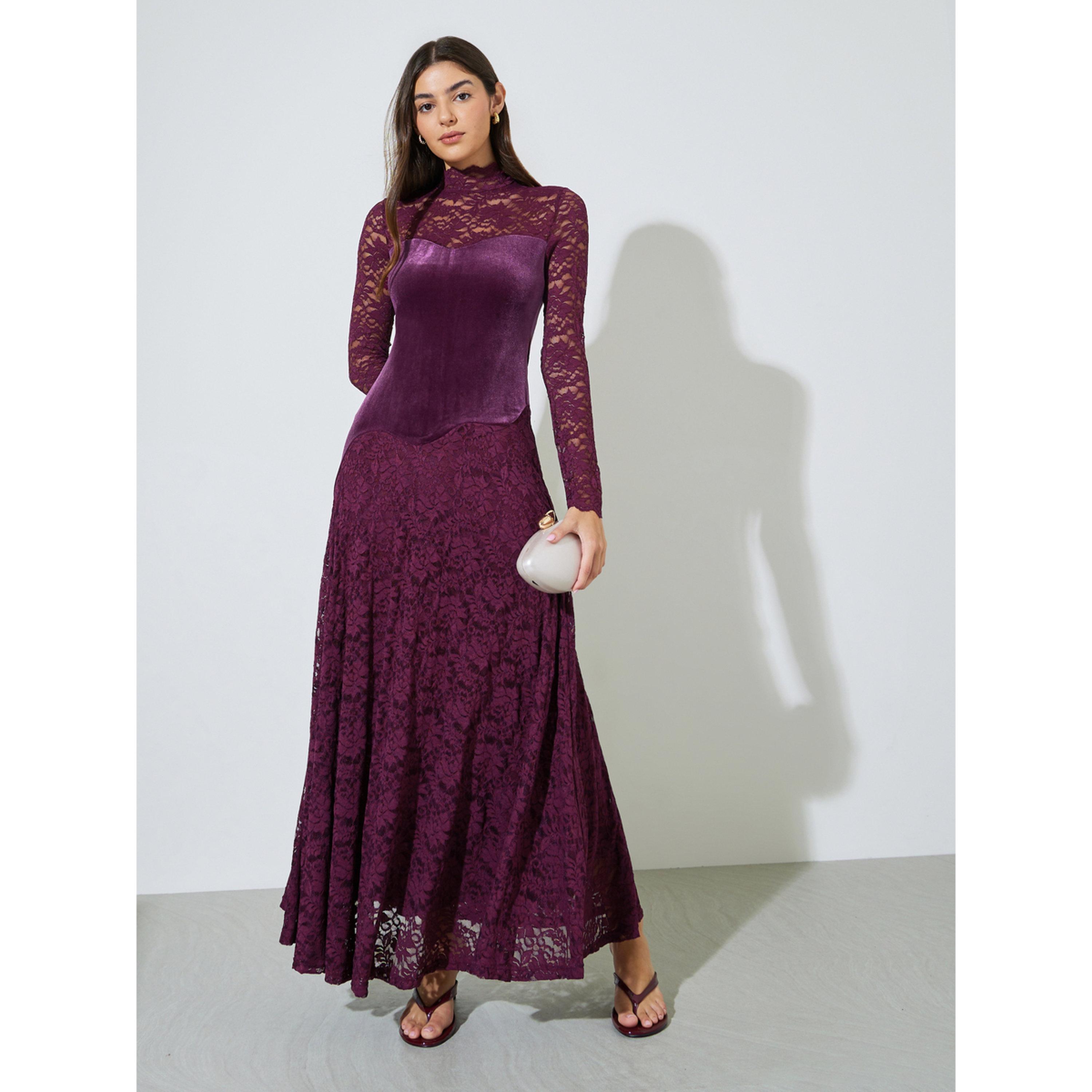 ستايلي - فستان ماكسي من الدانتيل الأرجواني بياقة عالية تصميم A-women-clothing-dresses-image-3