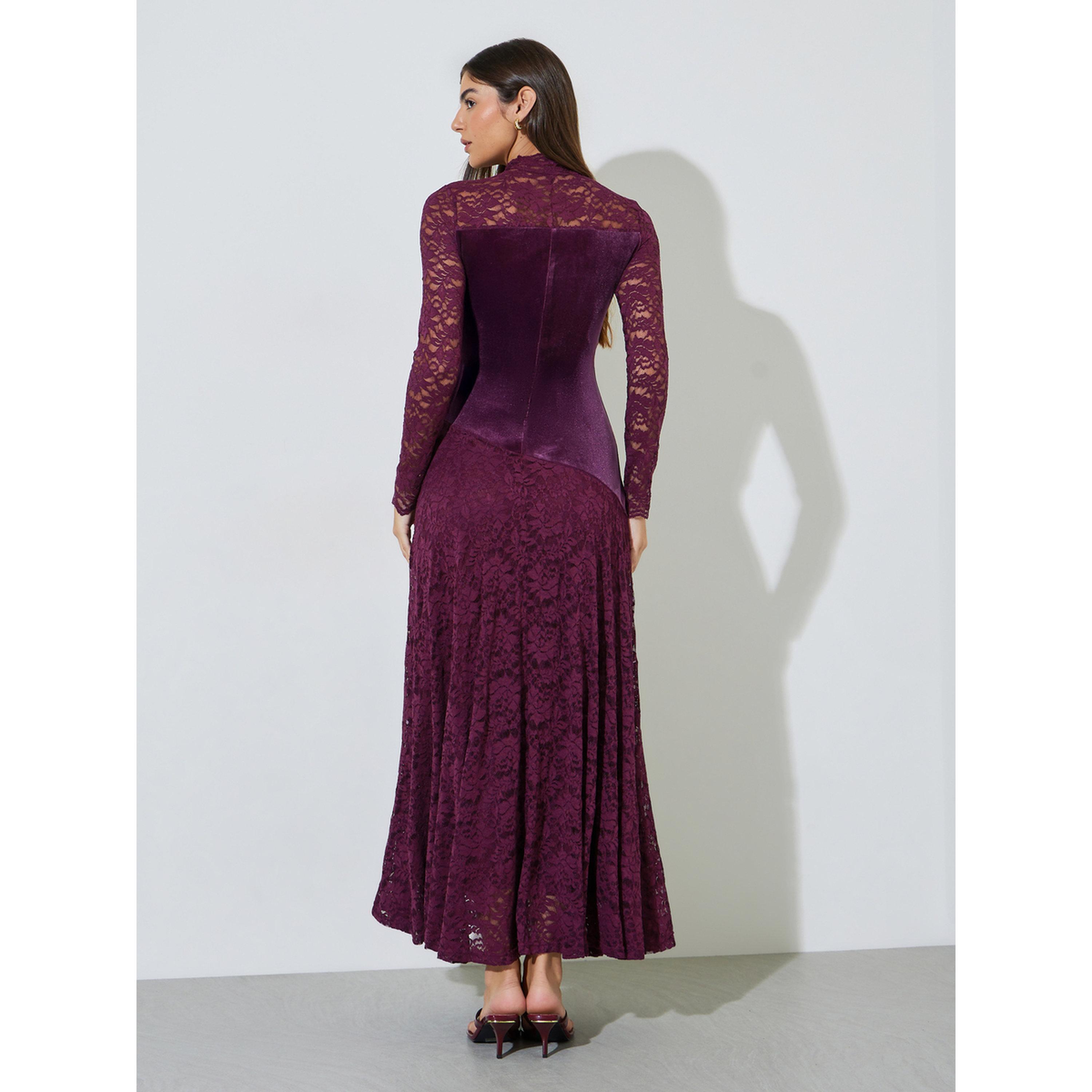 ستايلي - فستان ماكسي من الدانتيل الأرجواني بياقة عالية تصميم A-women-clothing-dresses-image-4