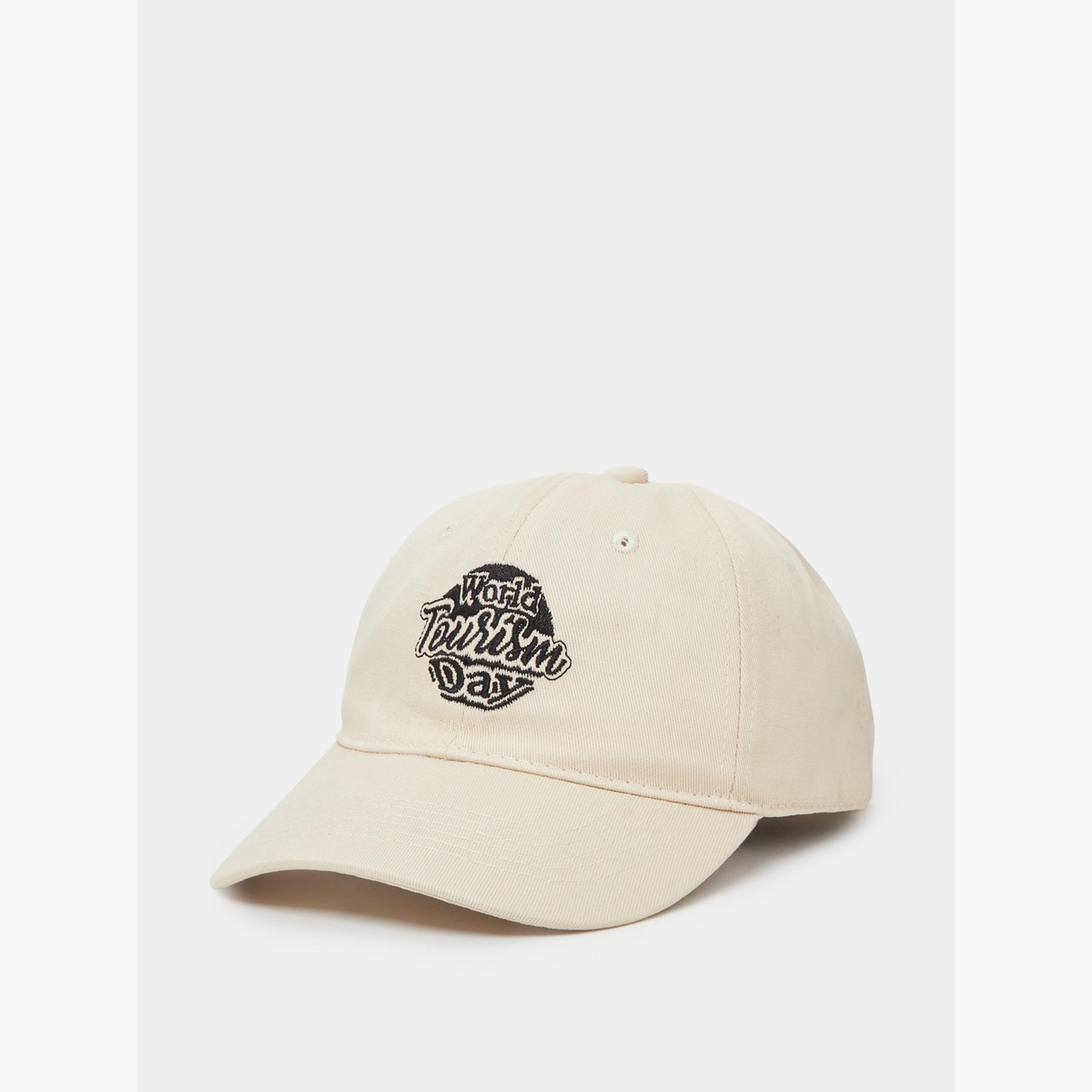 ستايلي - قبعة بيسبول مطرزة باللون البيج-men-caps-image-1