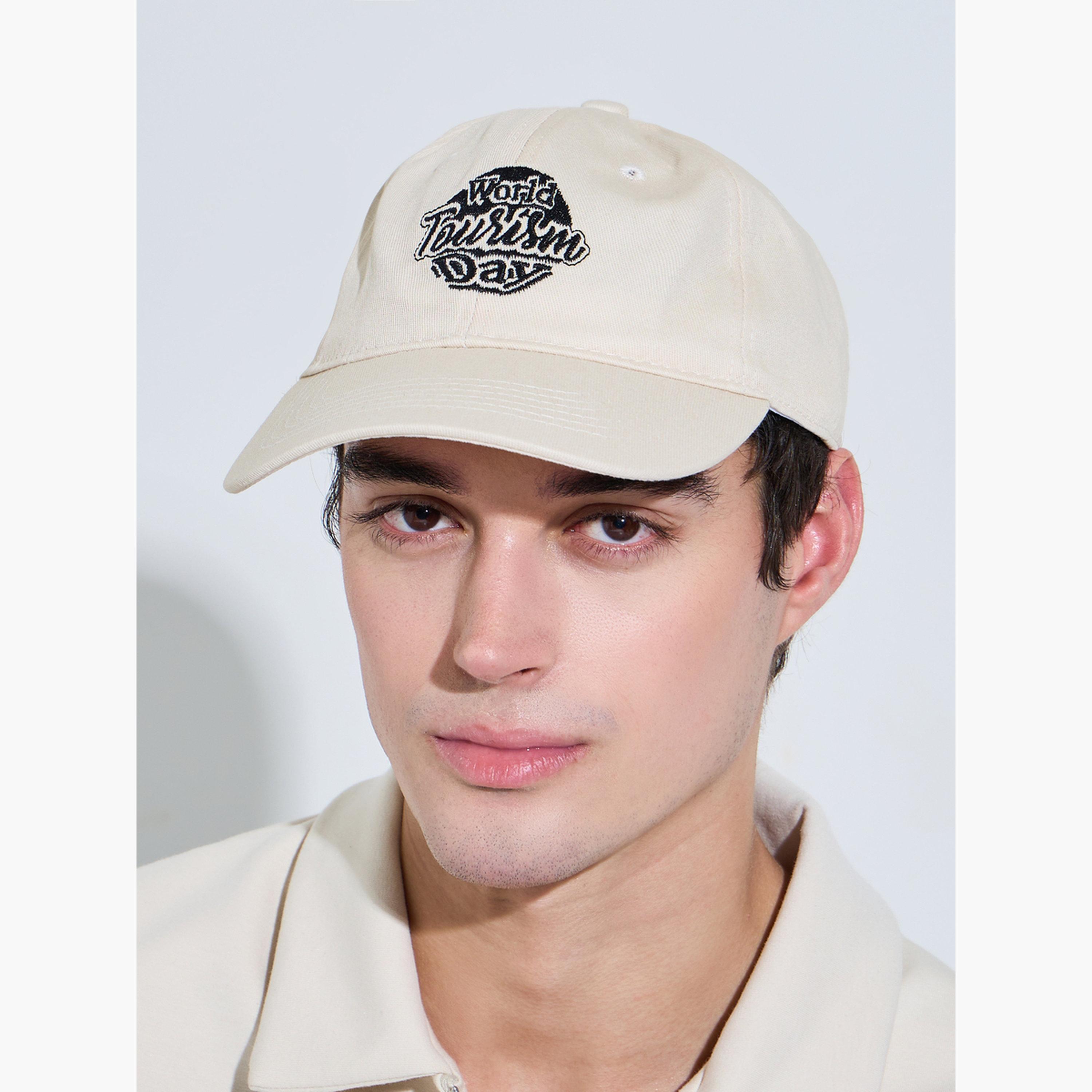 ستايلي - قبعة بيسبول مطرزة باللون البيج-men-caps-image-2