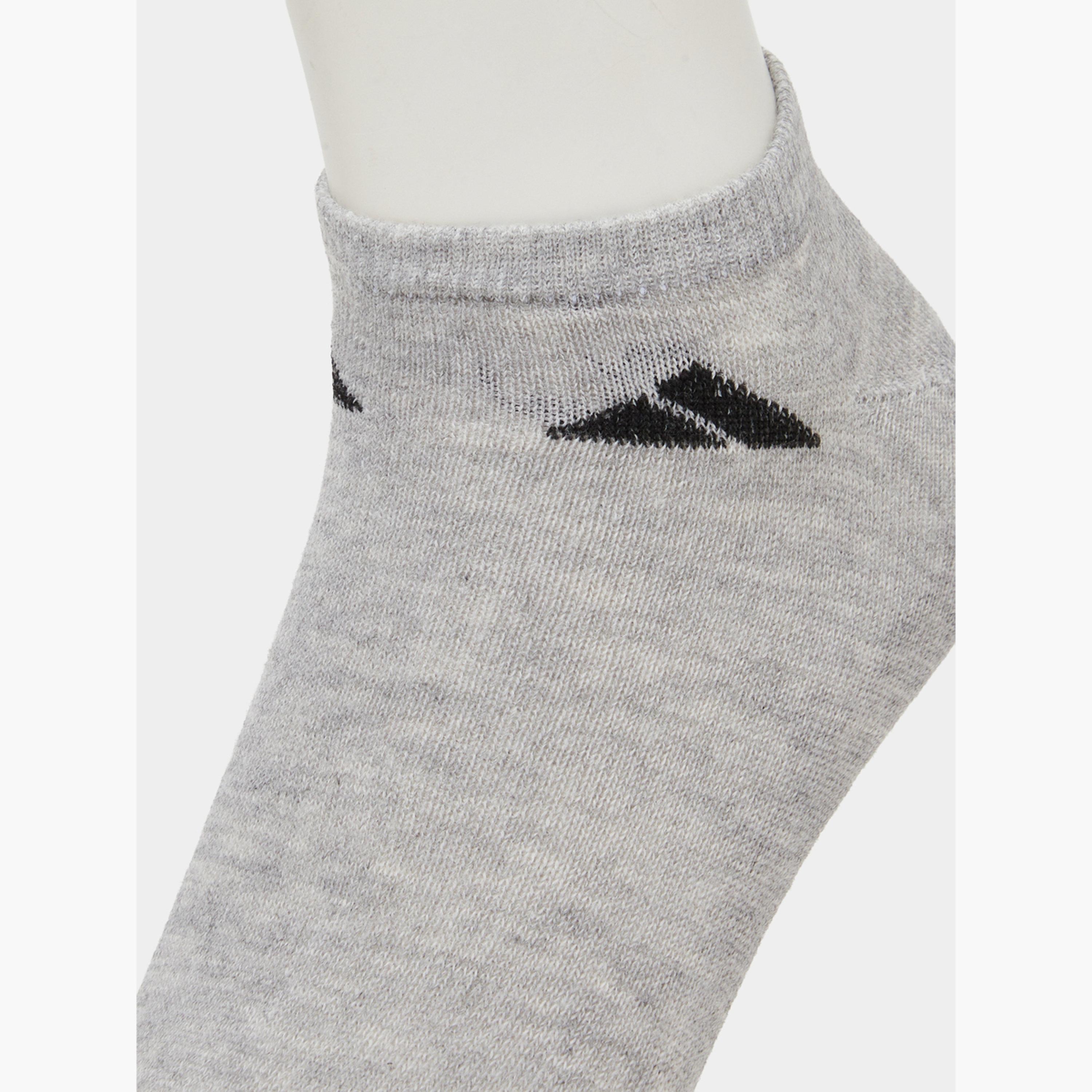طقم من 3 جوارب بطول الكاحل بتفاصيل متباينة-men-socks-image-3