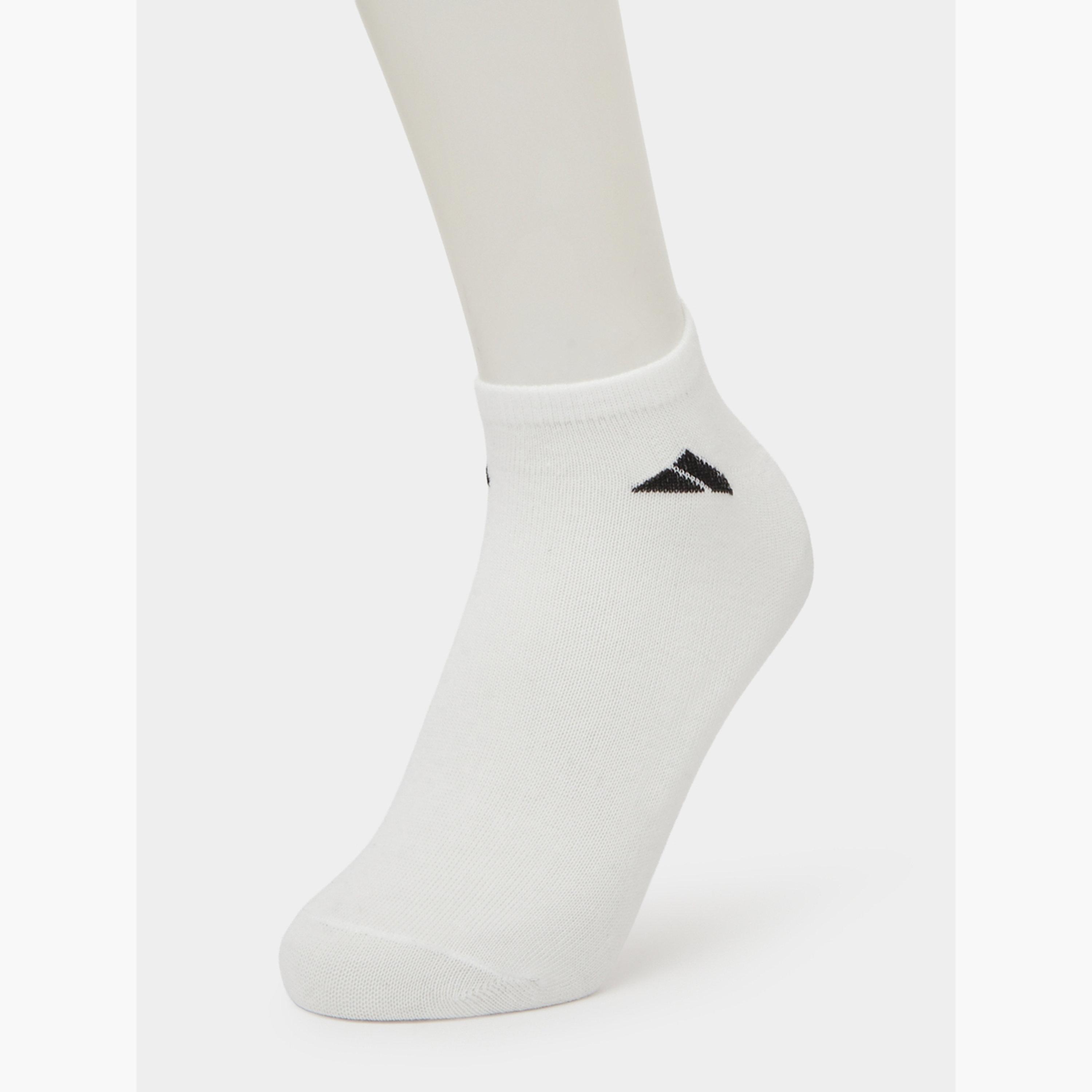 طقم من 3 جوارب بطول الكاحل بتفاصيل متباينة-men-socks-image-4