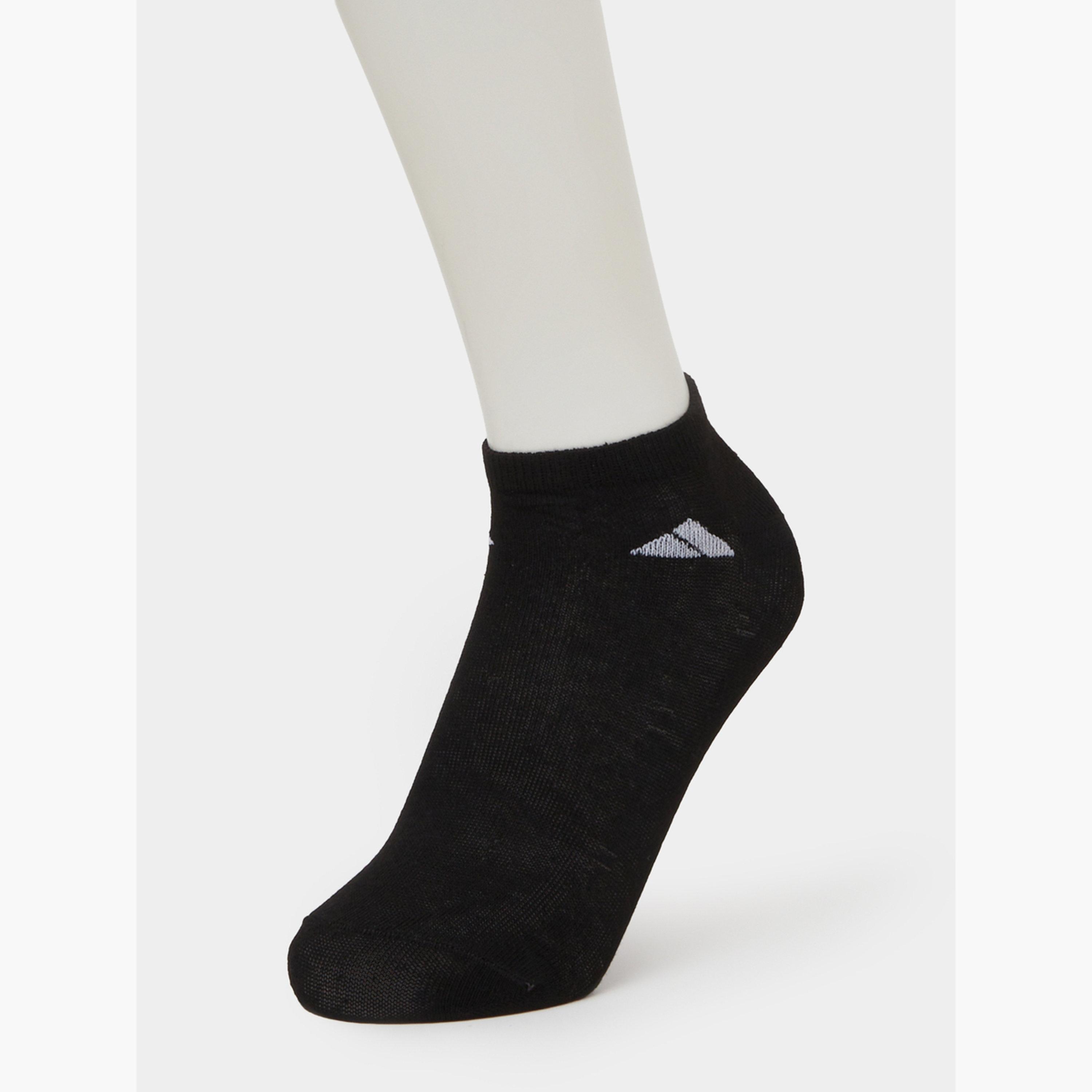 طقم من 3 جوارب بطول الكاحل بتفاصيل متباينة-men-socks-image-6