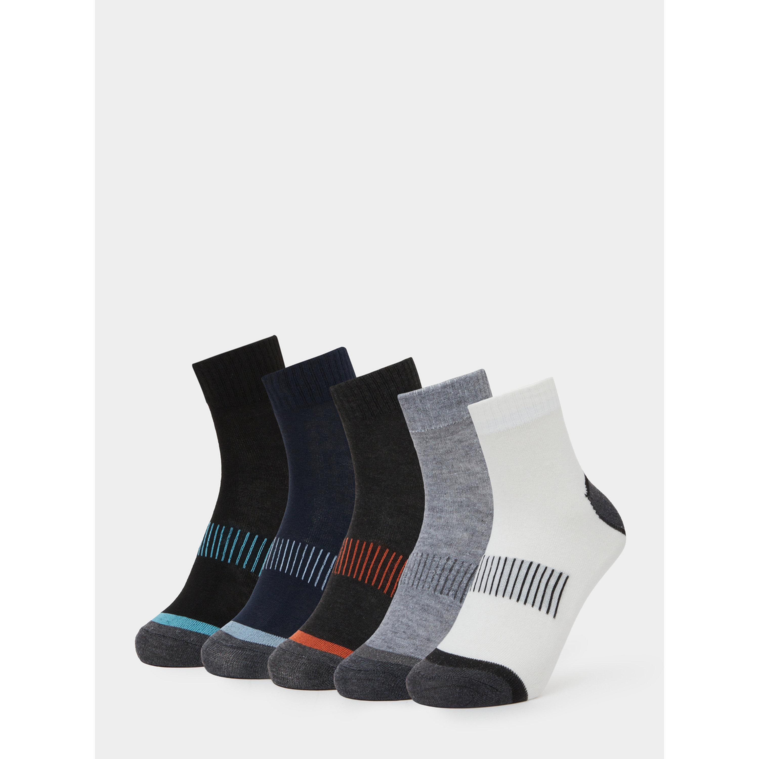 طقم من 5 جوارب بطول الكاحل بتفاصيل متباينة-men-socks-image-1