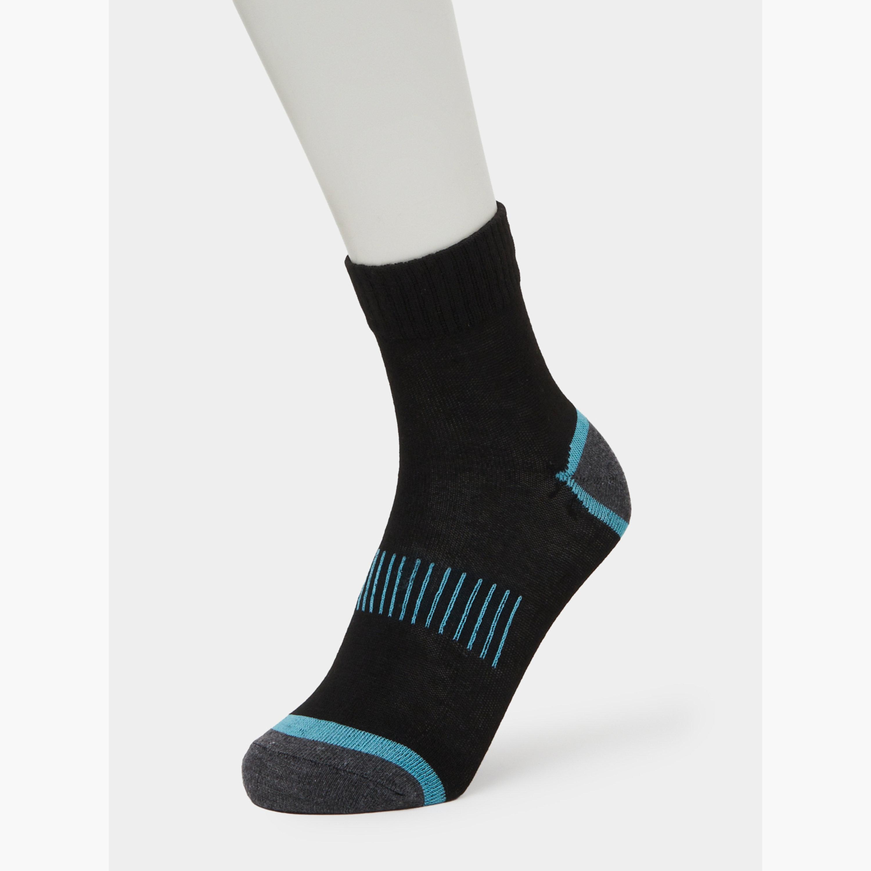 طقم من 5 جوارب بطول الكاحل بتفاصيل متباينة-men-socks-image-10