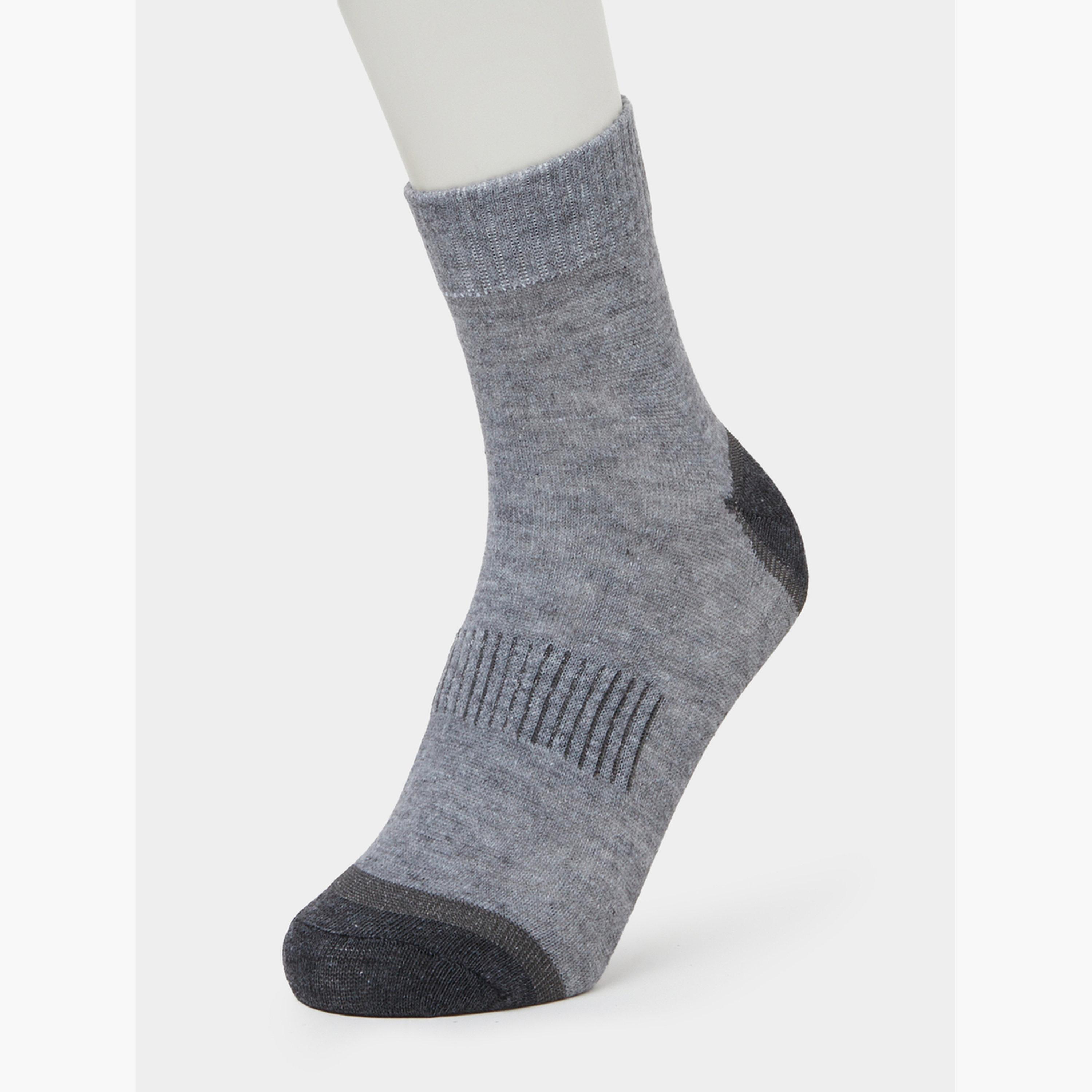 طقم من 5 جوارب بطول الكاحل بتفاصيل متباينة-men-socks-image-2