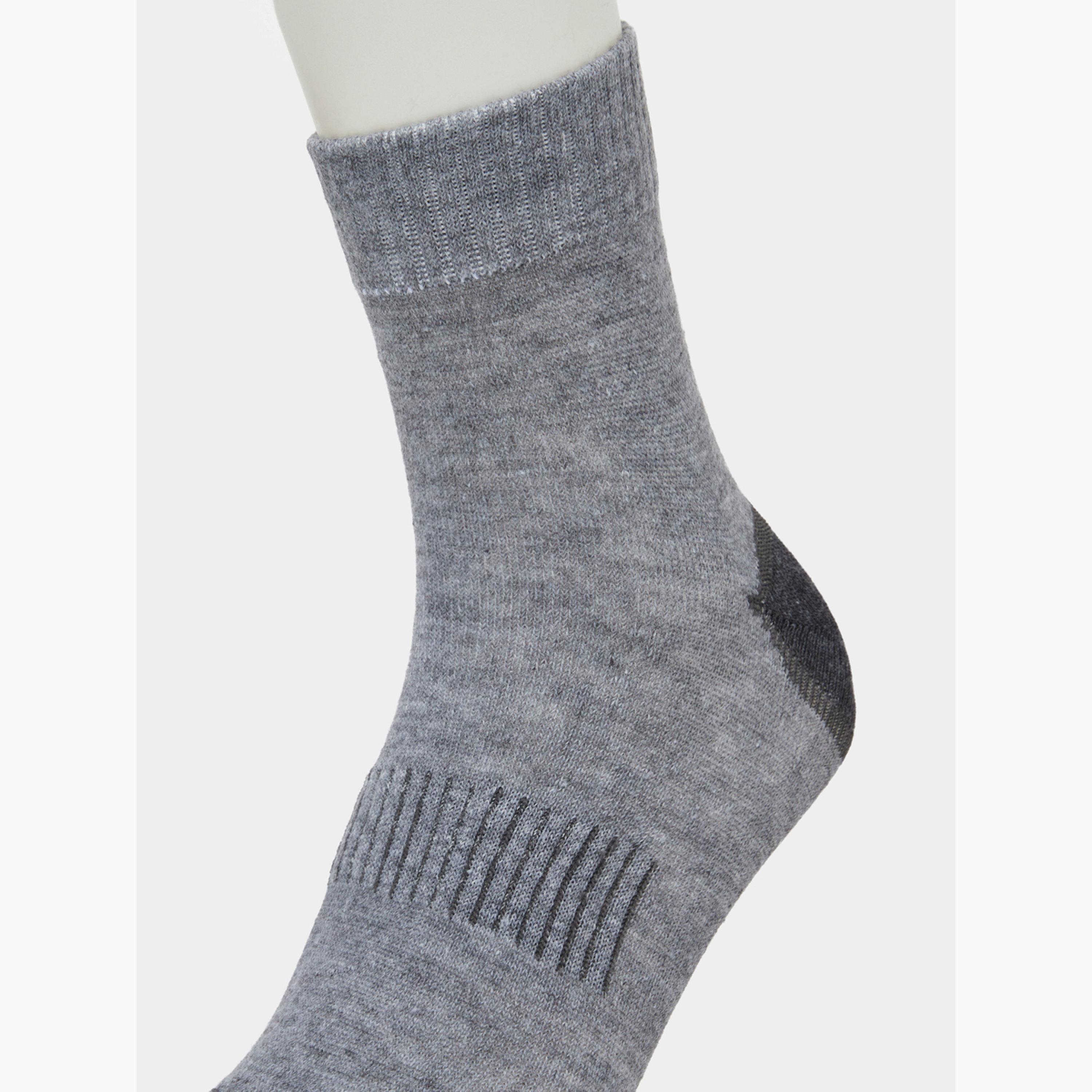 طقم من 5 جوارب بطول الكاحل بتفاصيل متباينة-men-socks-image-3