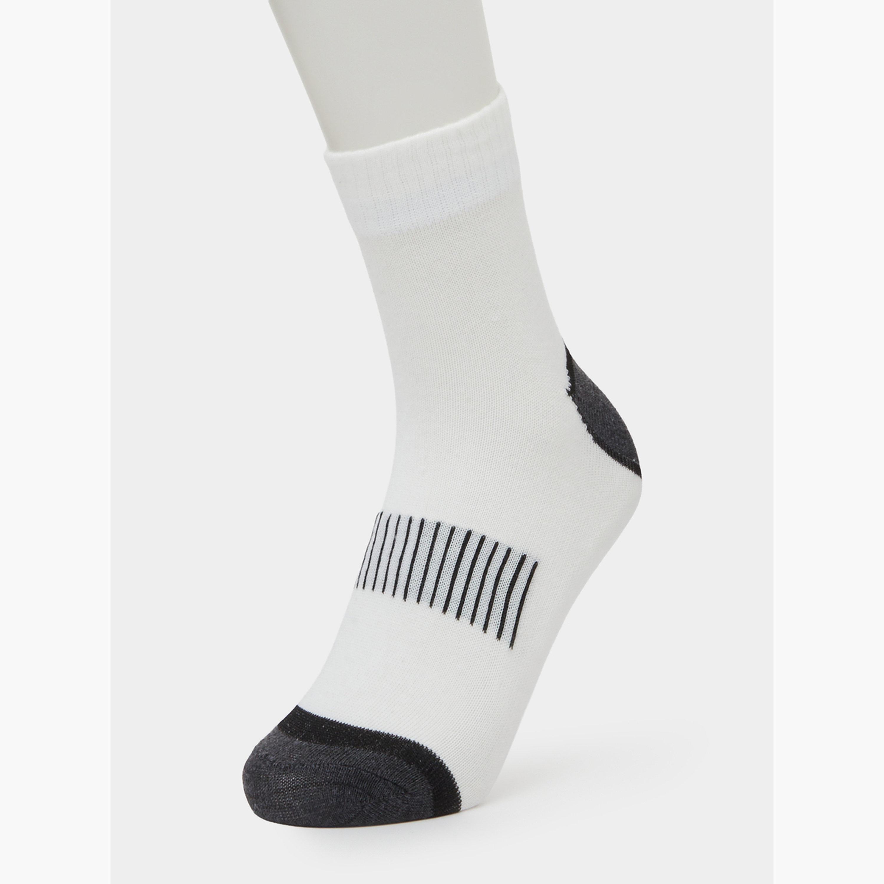 طقم من 5 جوارب بطول الكاحل بتفاصيل متباينة-men-socks-image-4