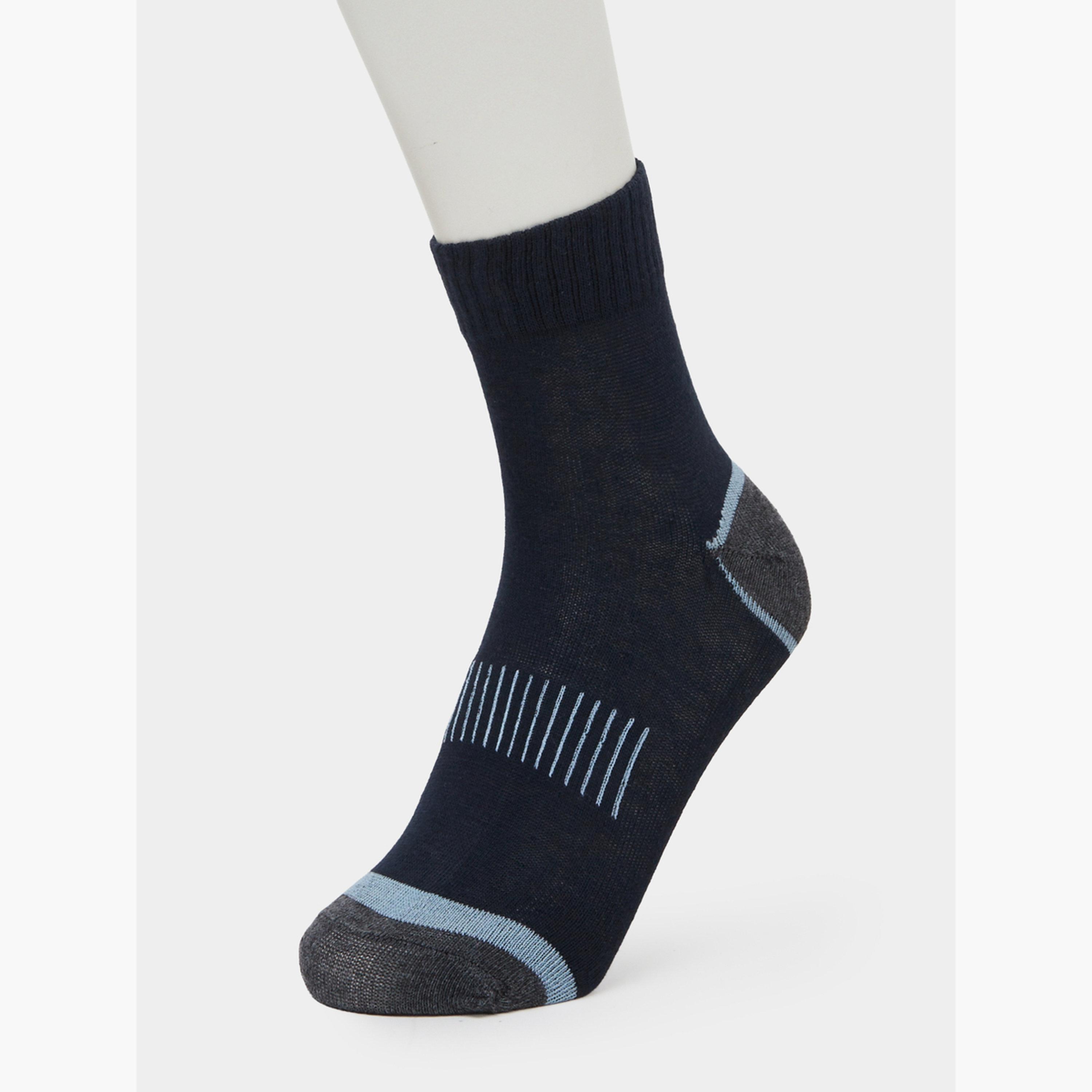 طقم من 5 جوارب بطول الكاحل بتفاصيل متباينة-men-socks-image-6