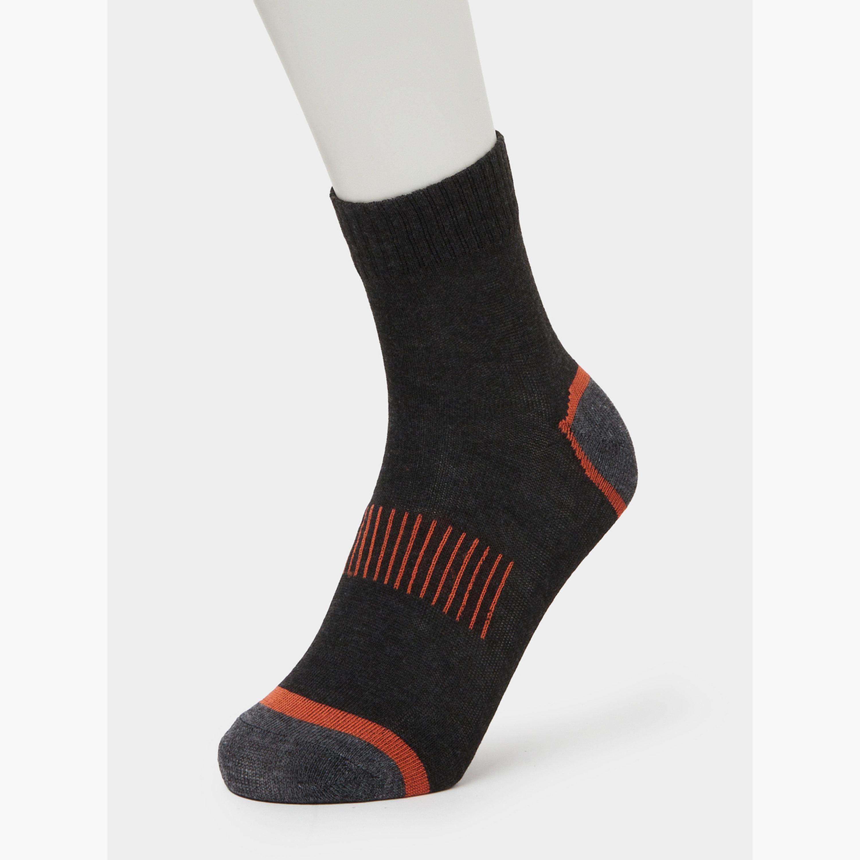 طقم من 5 جوارب بطول الكاحل بتفاصيل متباينة-men-socks-image-8