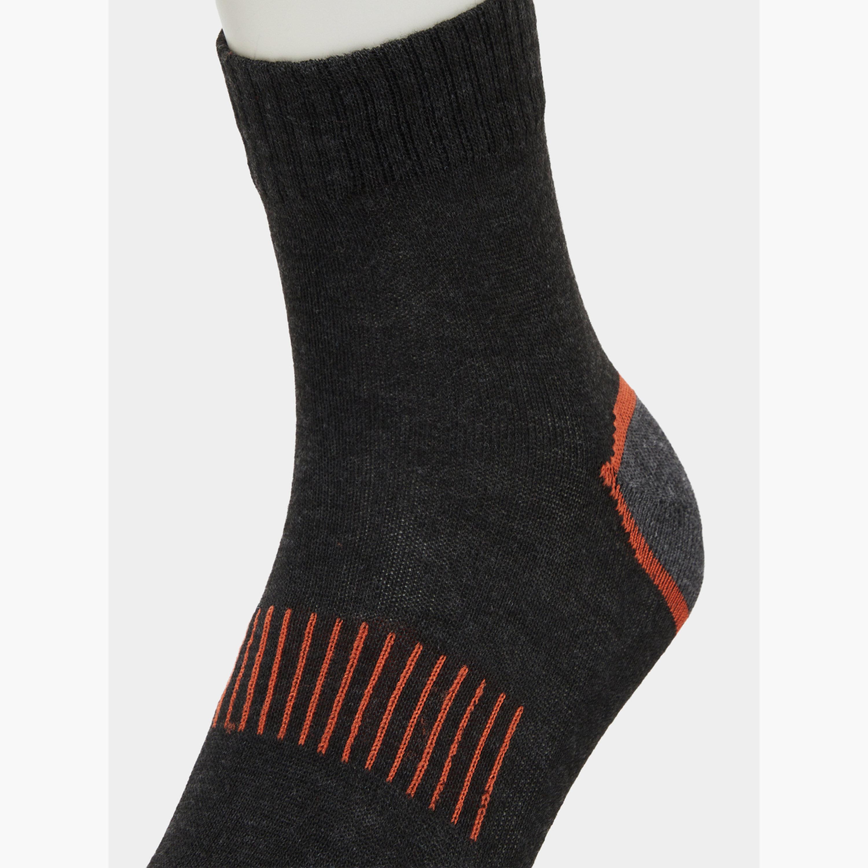 طقم من 5 جوارب بطول الكاحل بتفاصيل متباينة-men-socks-image-9