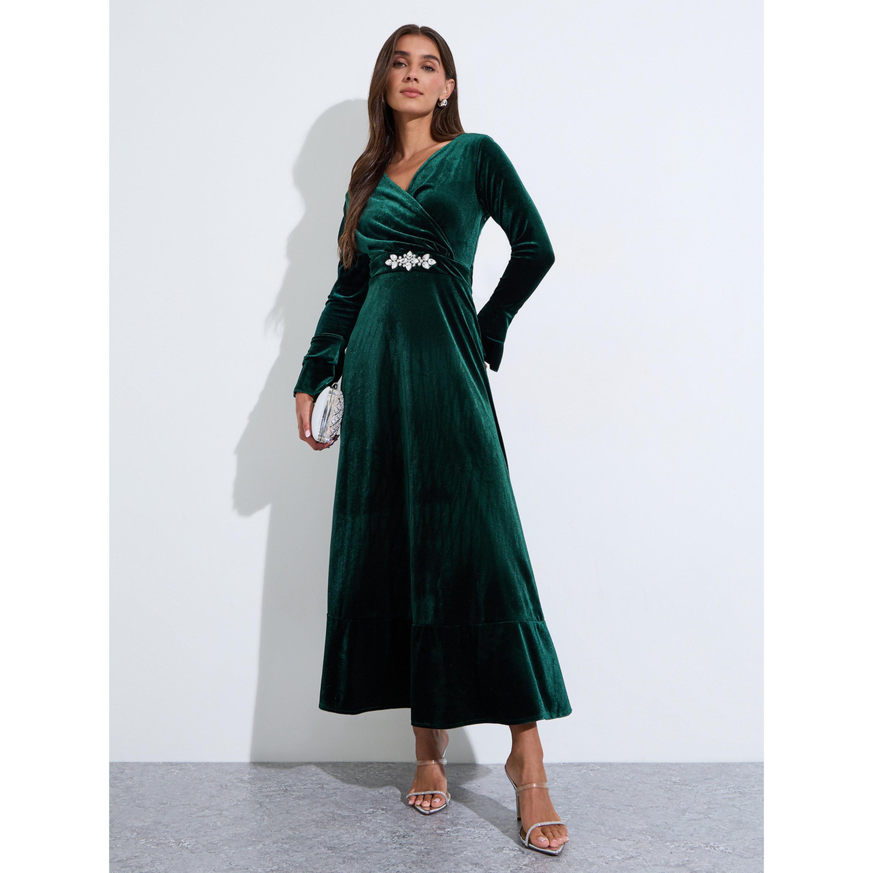 فستان طويل بحافة واسعة مخملي مزين بالراينستون على الخصر بلون أخضر-women-clothing-dresses-image-1
