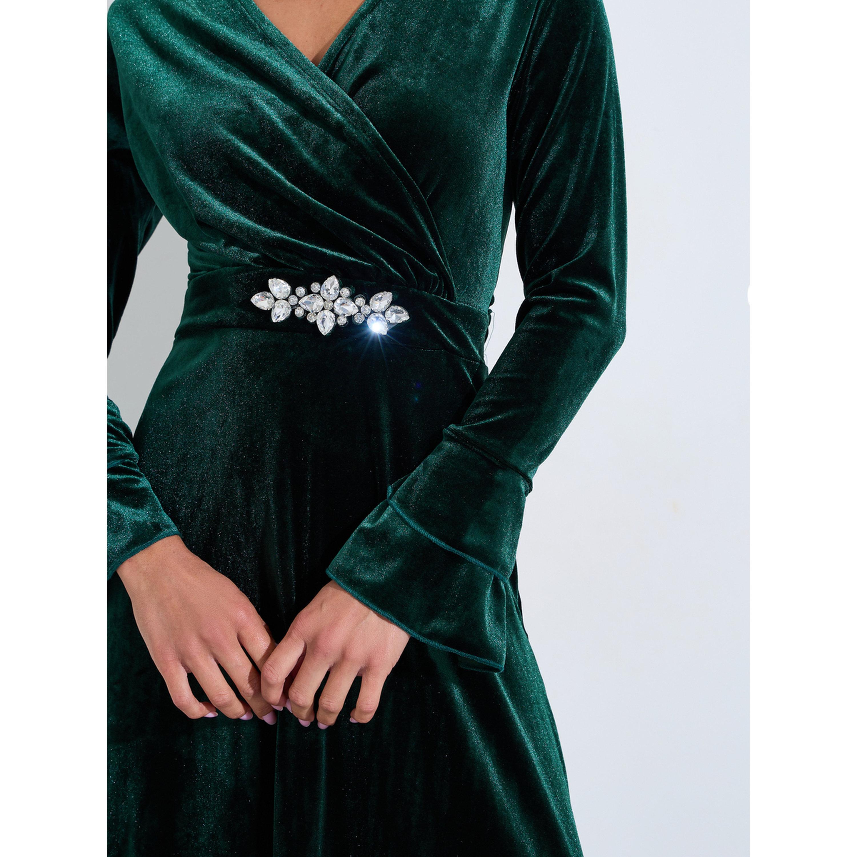 فستان طويل بحافة واسعة مخملي مزين بالراينستون على الخصر بلون أخضر-women-clothing-dresses-image-5