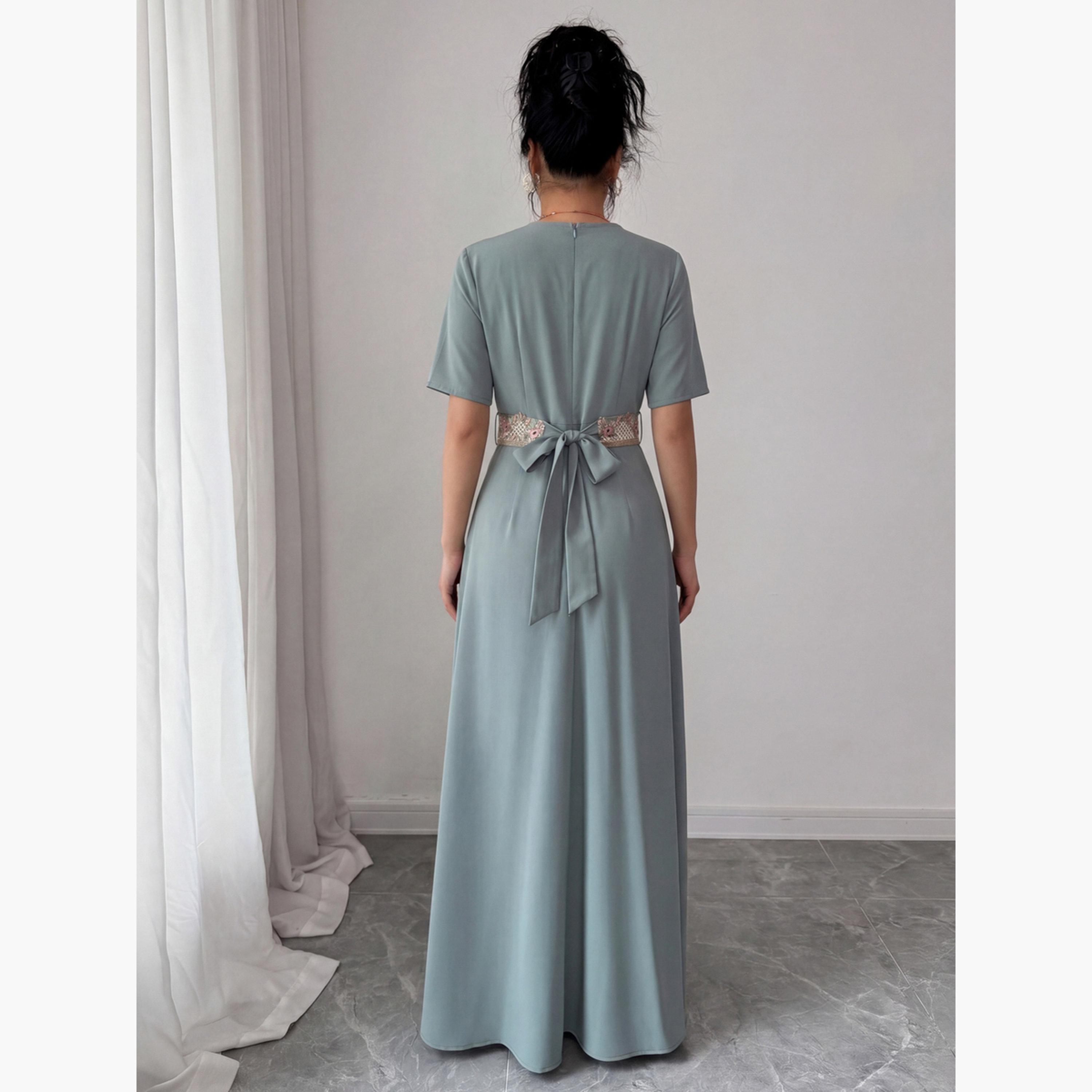 تيك تو - فستان ماكسي تصميم A مزين برقعة دانتيل خضراء-women-clothing-dresses-image-2