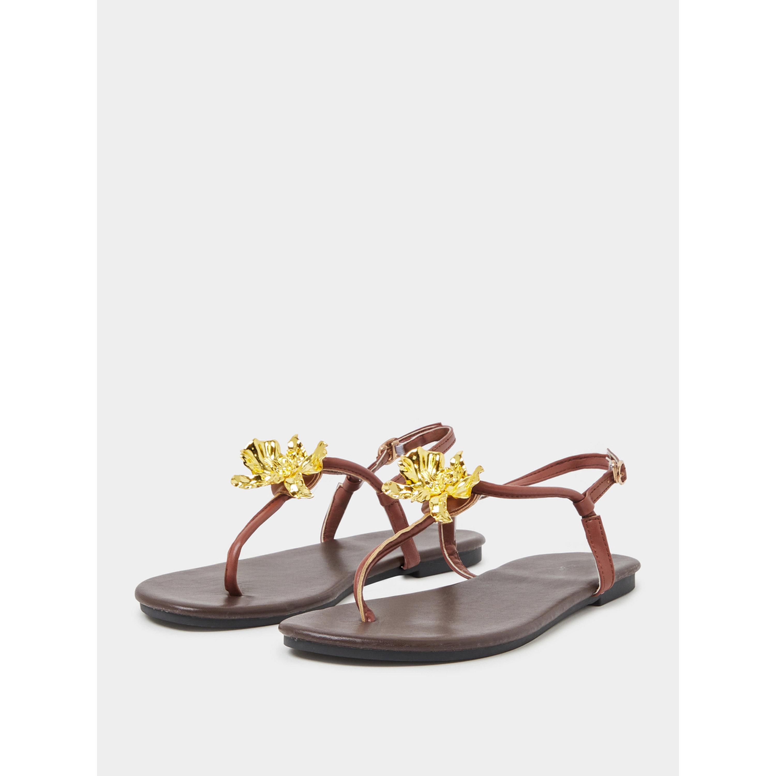 صندل مسطح مزين بزهور-women-shoes-sandals-flats-image-1