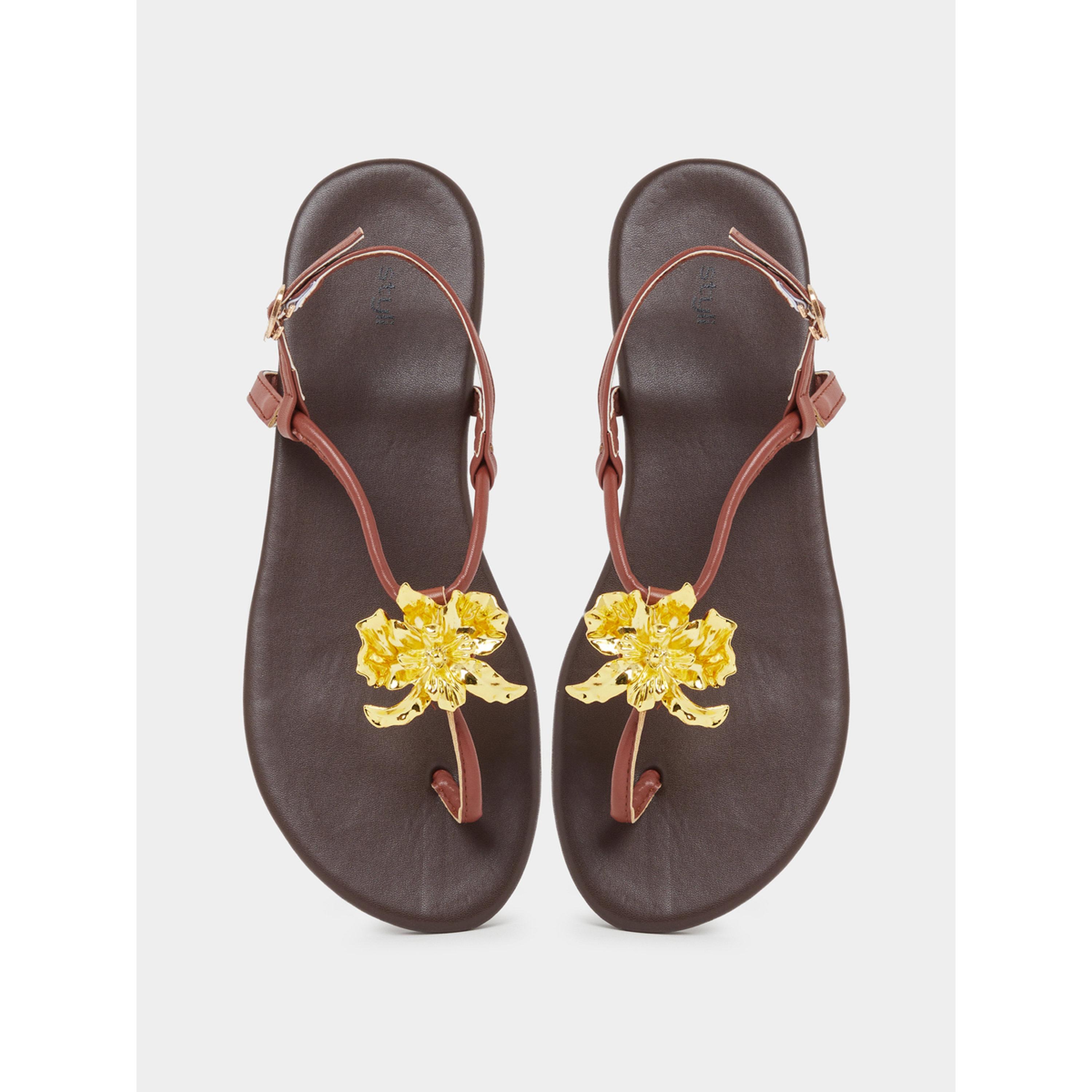صندل مسطح مزين بزهور-women-shoes-sandals-flats-image-4