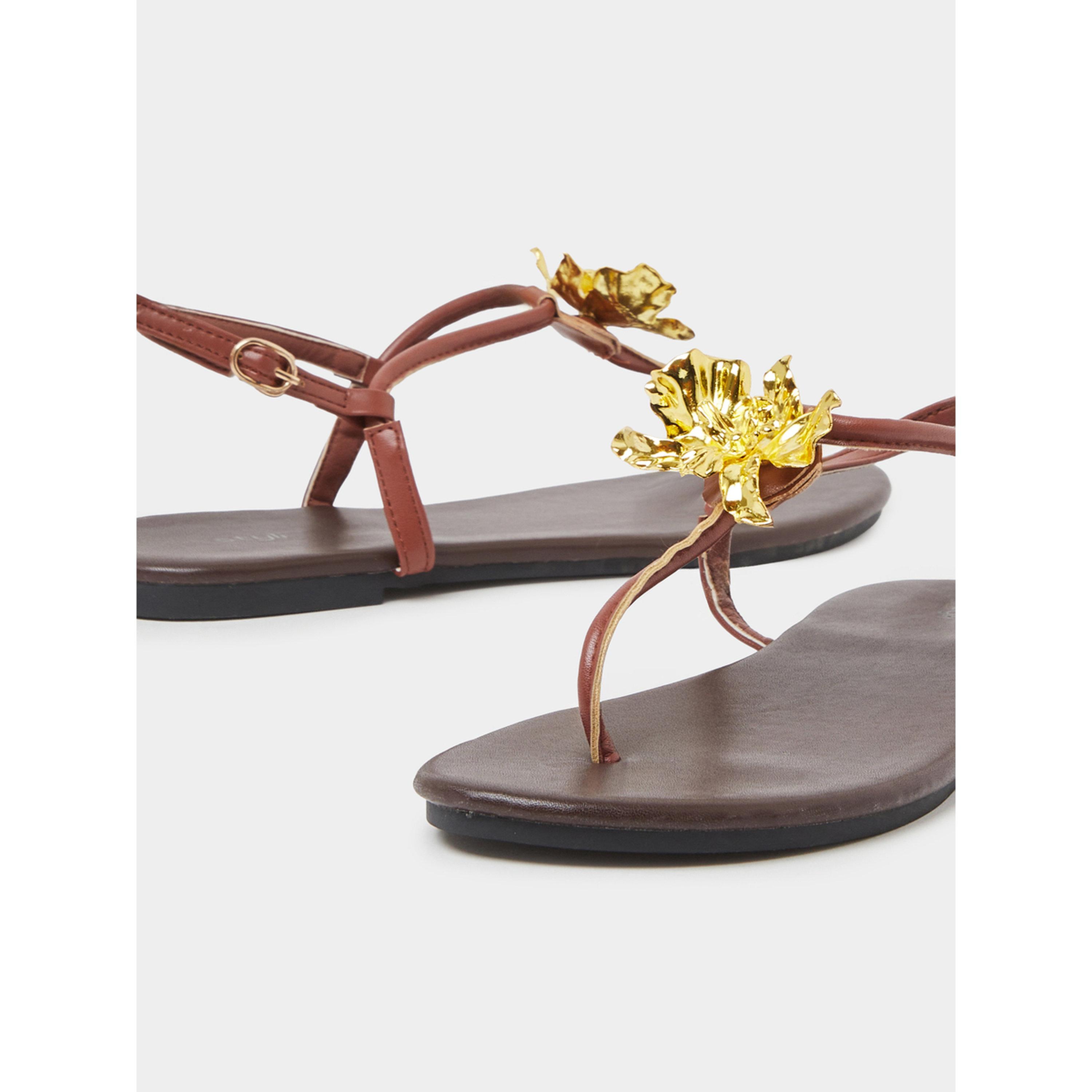 صندل مسطح مزين بزهور-women-shoes-sandals-flats-image-5