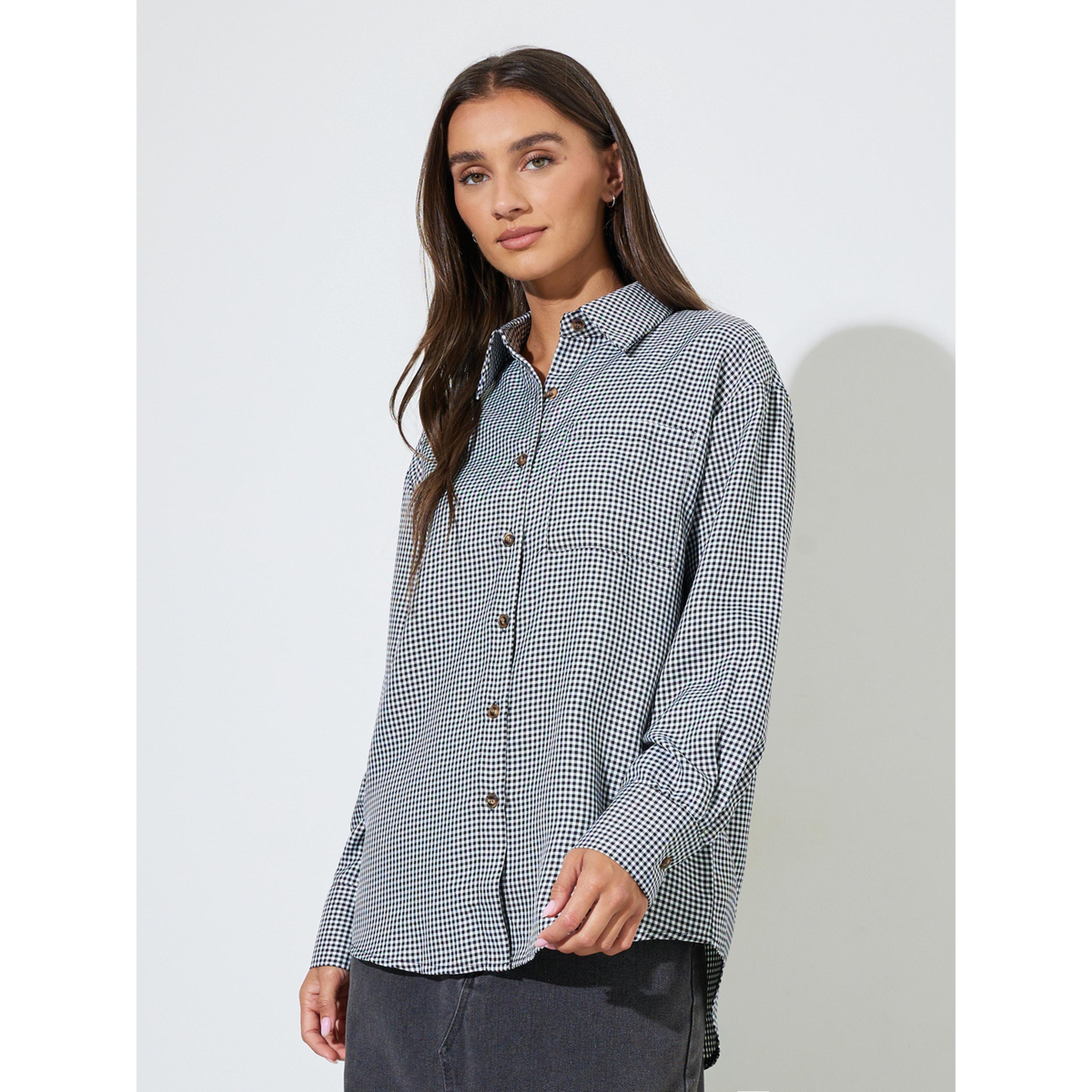 بلوزة واسعة بأكمام طويلة وتفاصيل جيوب ونقش كروهات باللون الأسود-women-clothing-shirtsandblouses-shirts-image-1