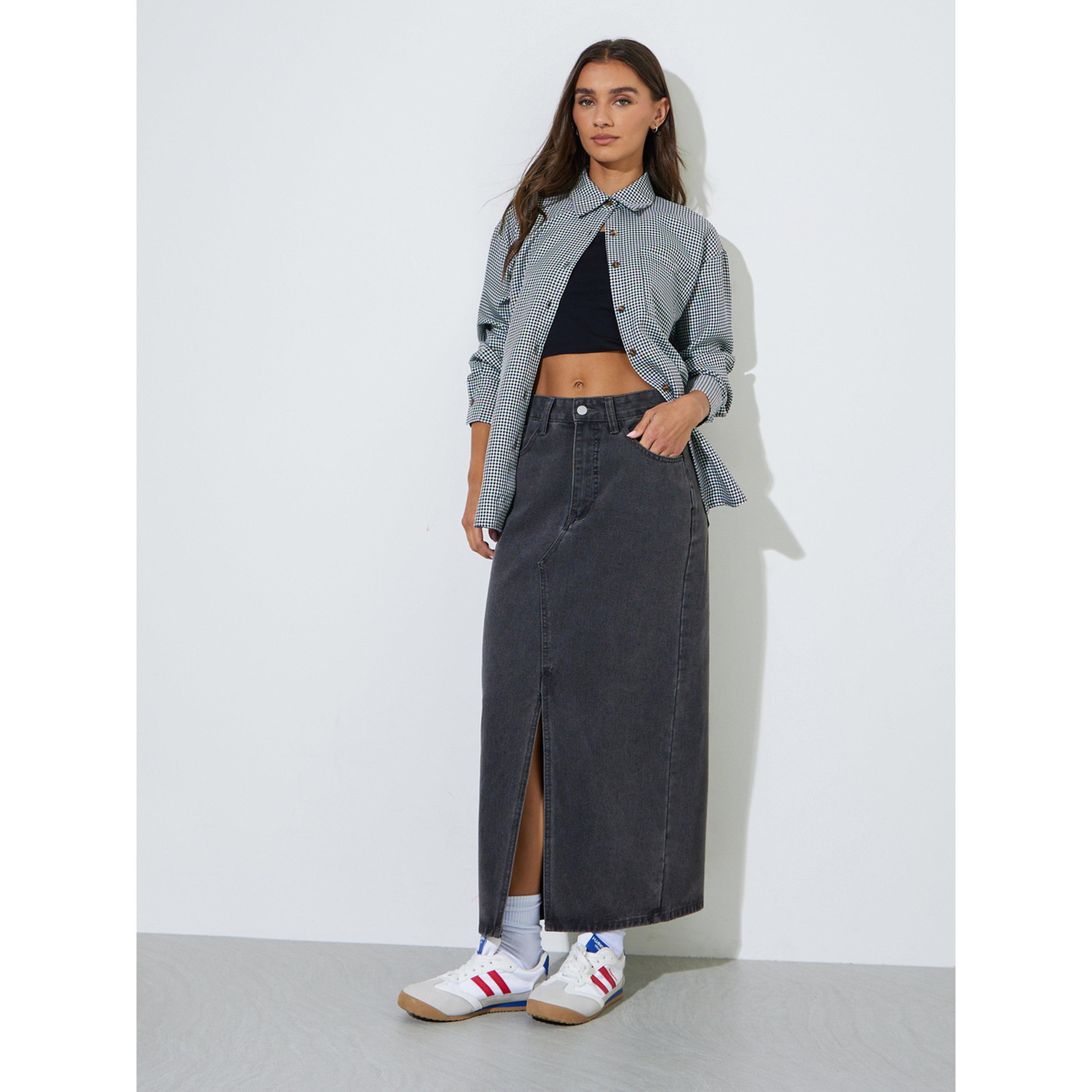 بلوزة واسعة بأكمام طويلة وتفاصيل جيوب ونقش كروهات باللون الأسود-women-clothing-shirtsandblouses-shirts-image-2