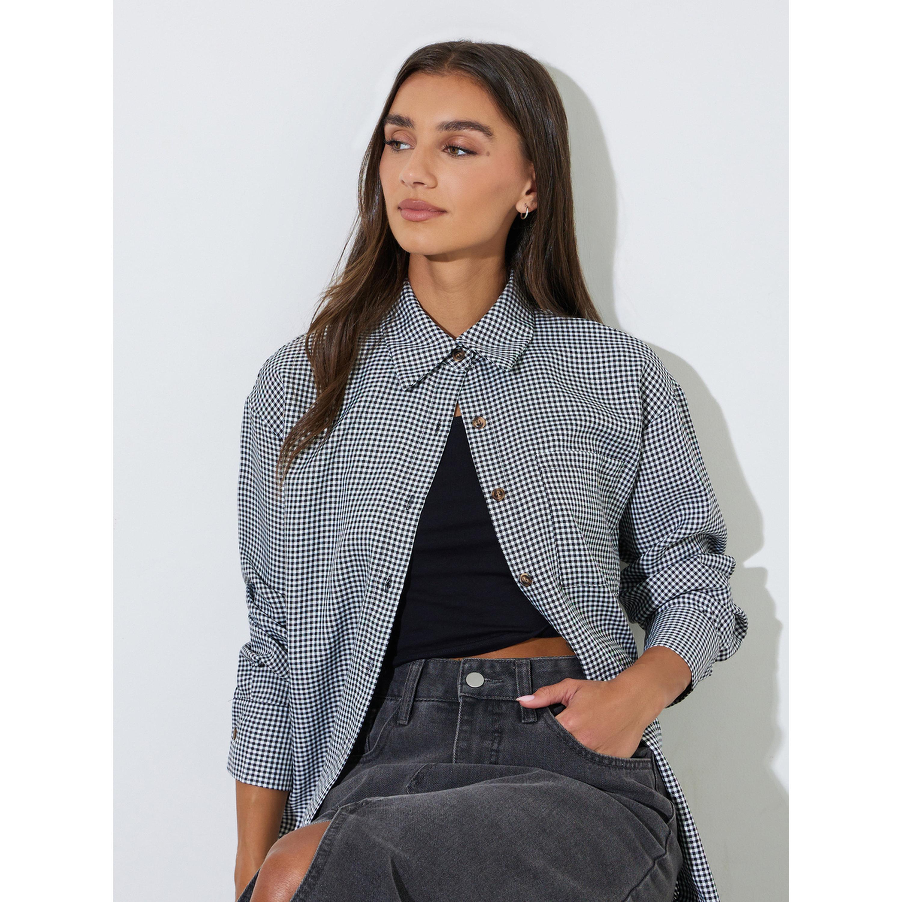 بلوزة واسعة بأكمام طويلة وتفاصيل جيوب ونقش كروهات باللون الأسود-women-clothing-shirtsandblouses-shirts-image-3
