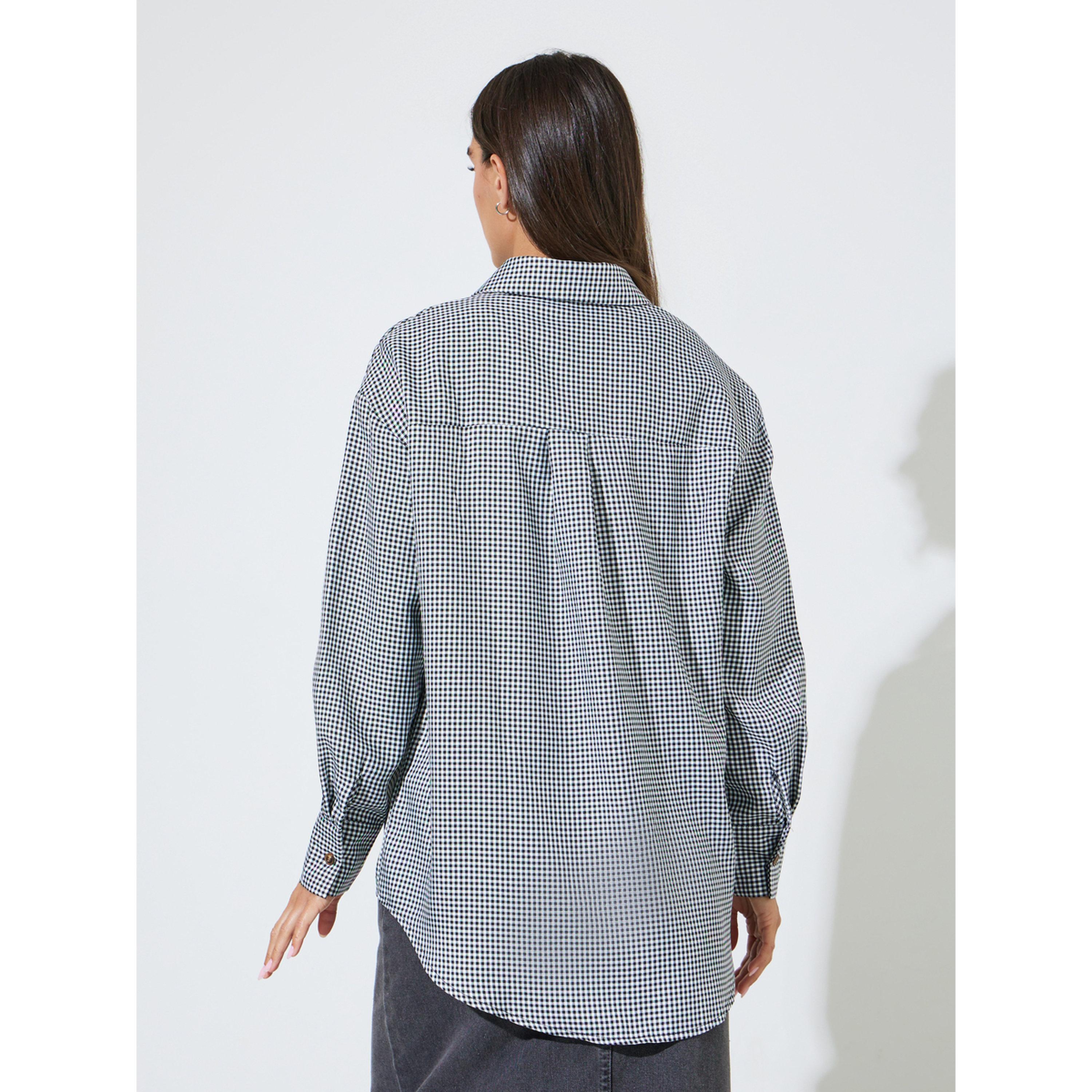 بلوزة واسعة بأكمام طويلة وتفاصيل جيوب ونقش كروهات باللون الأسود-women-clothing-shirtsandblouses-shirts-image-5