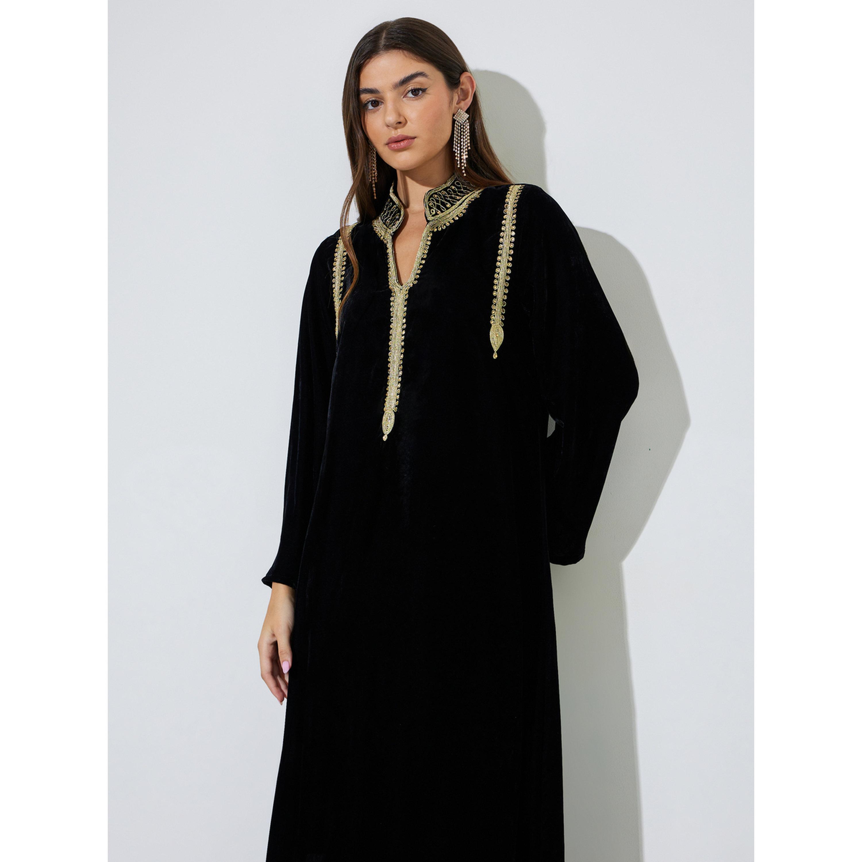Amirah X Styli Black Embroidered Stand Collar Velvet Maxi Jalabiya-women-arabicclothing-jalabiyas-image-2