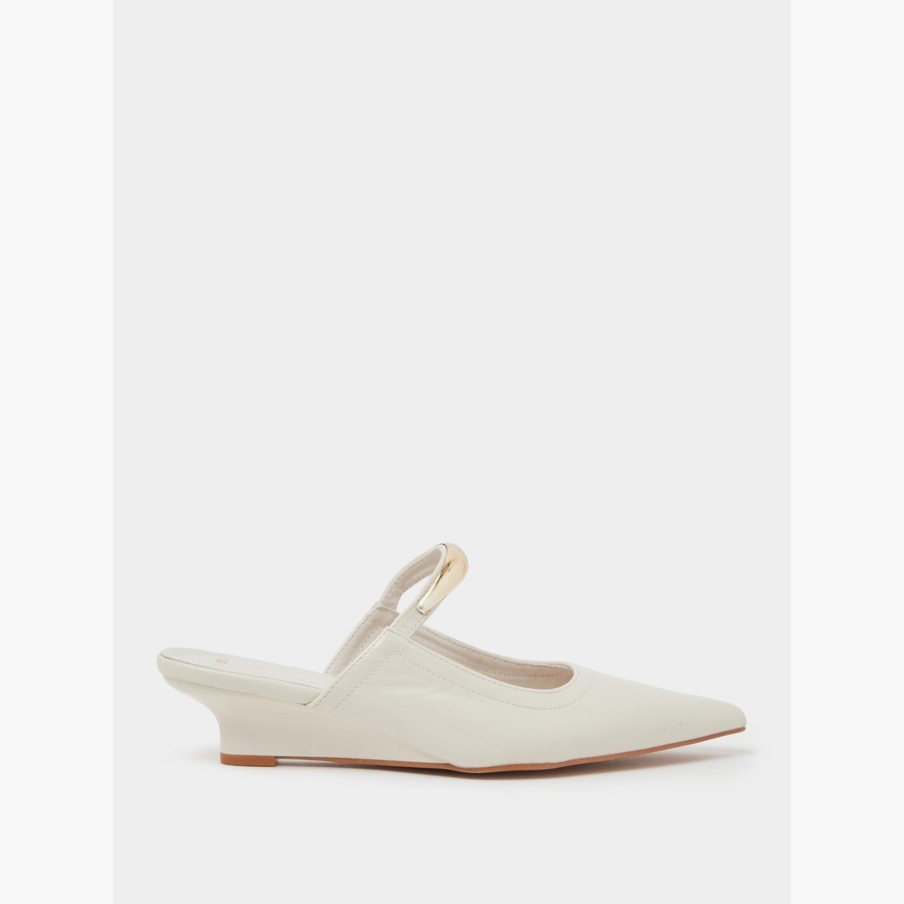 حذاء ميولز بمقدمة مدببة وشريط معدني-women-shoes-heels-image-3