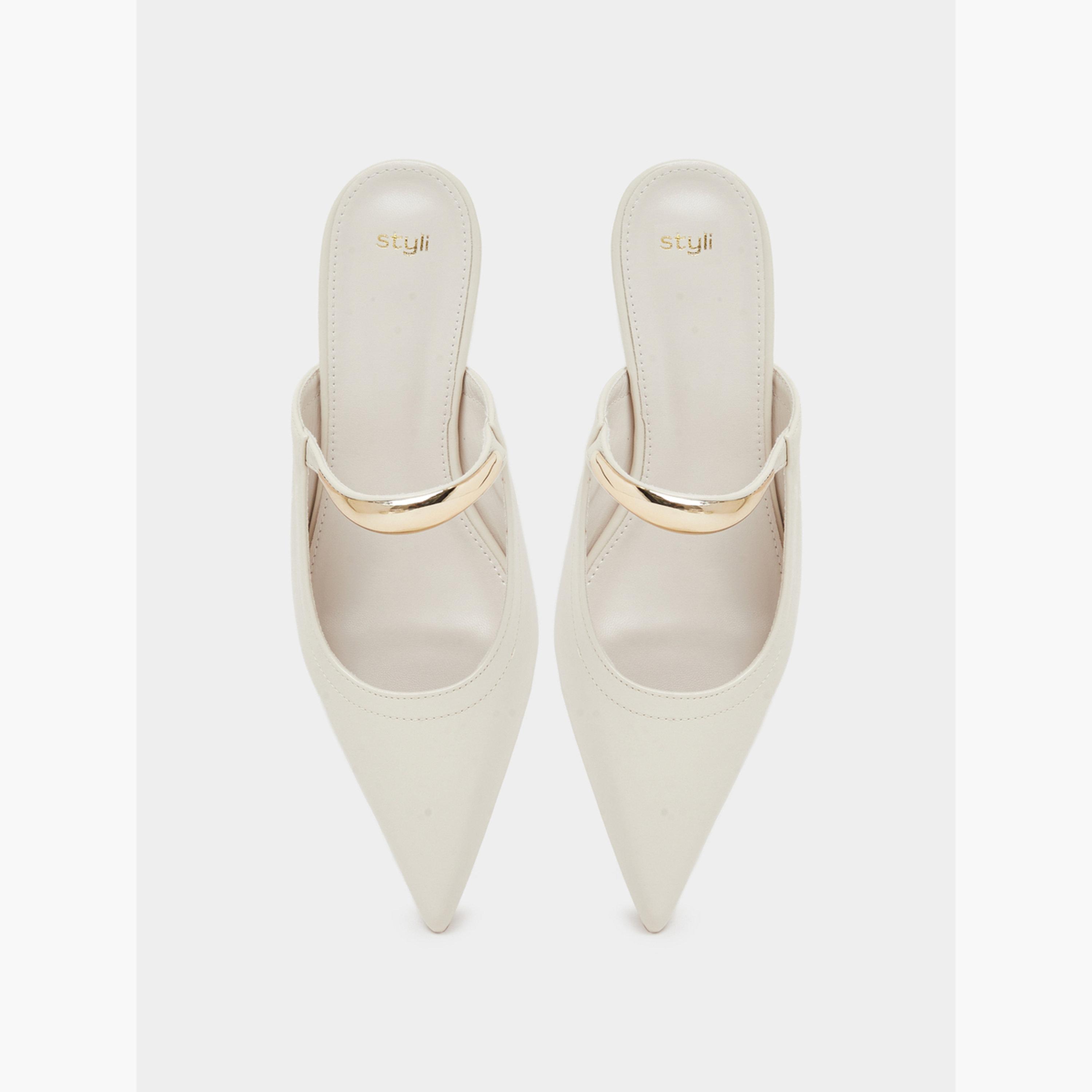 حذاء ميولز بمقدمة مدببة وشريط معدني-women-shoes-heels-image-4