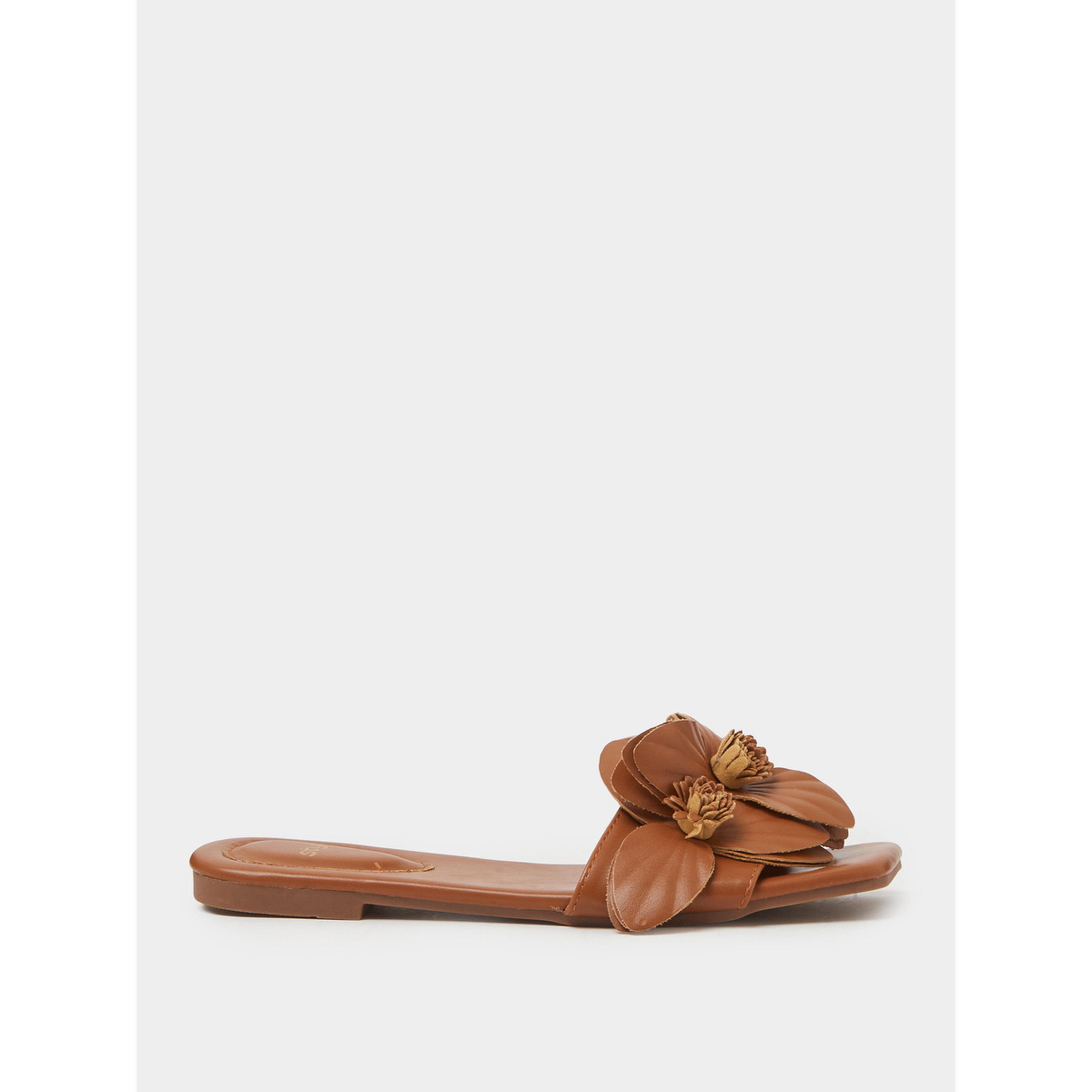 حذاء سلايد بتفاصيل أزهار لون تان-women-shoes-sandals-flats-image-2