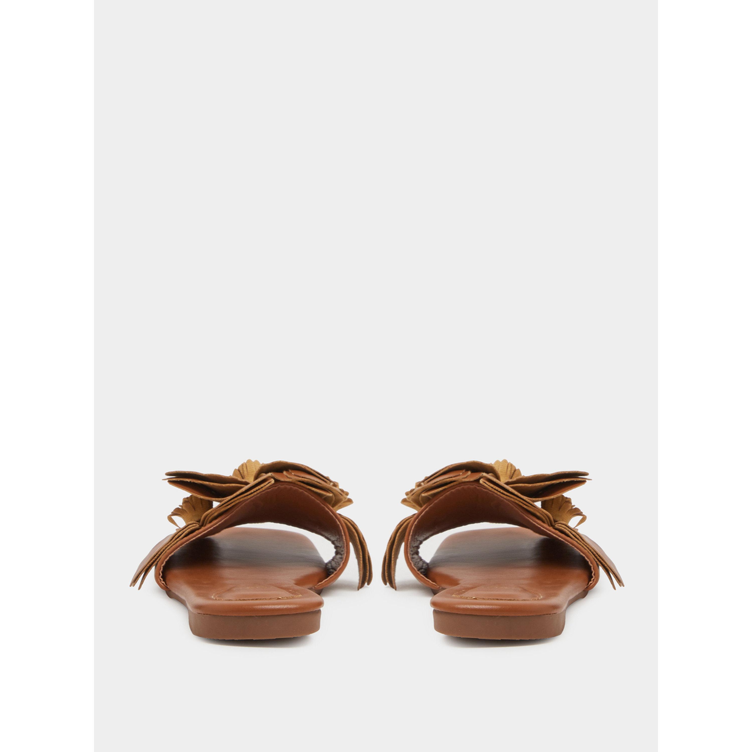 حذاء سلايد بتفاصيل أزهار لون تان-women-shoes-sandals-flats-image-5