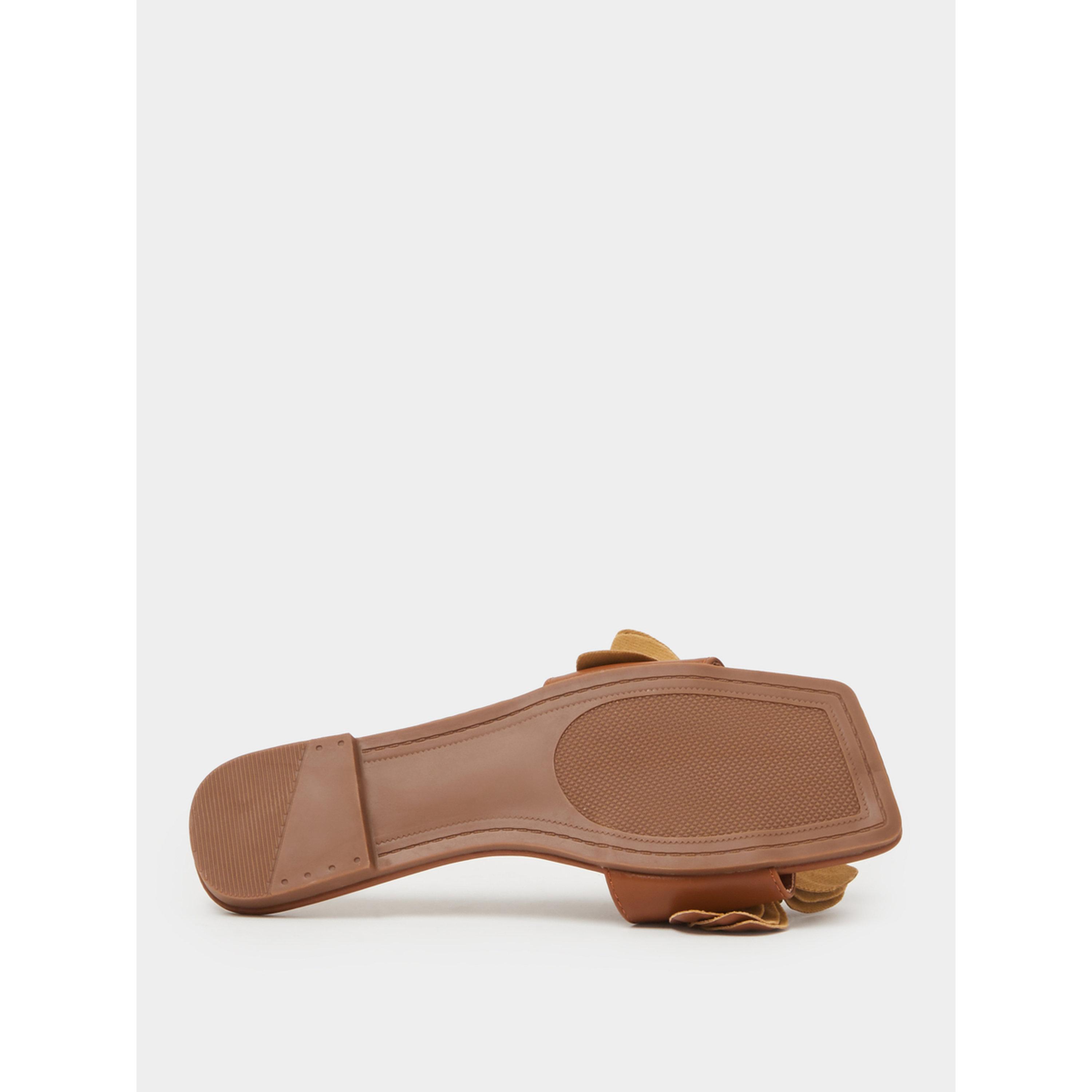 حذاء سلايد بتفاصيل أزهار لون تان-women-shoes-sandals-flats-image-6