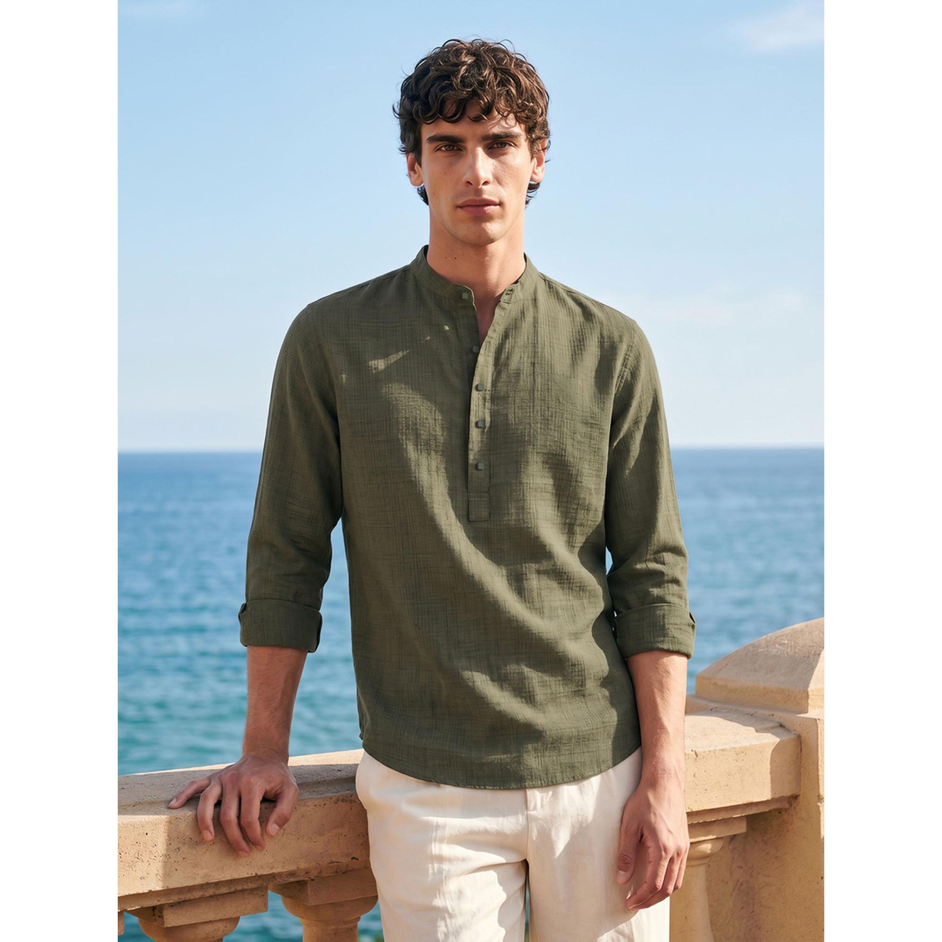 قميص بقصة عادية وياقة صينية وتفاصيل بارزة الملمس للرجال-men-clothing-shirts-image-2