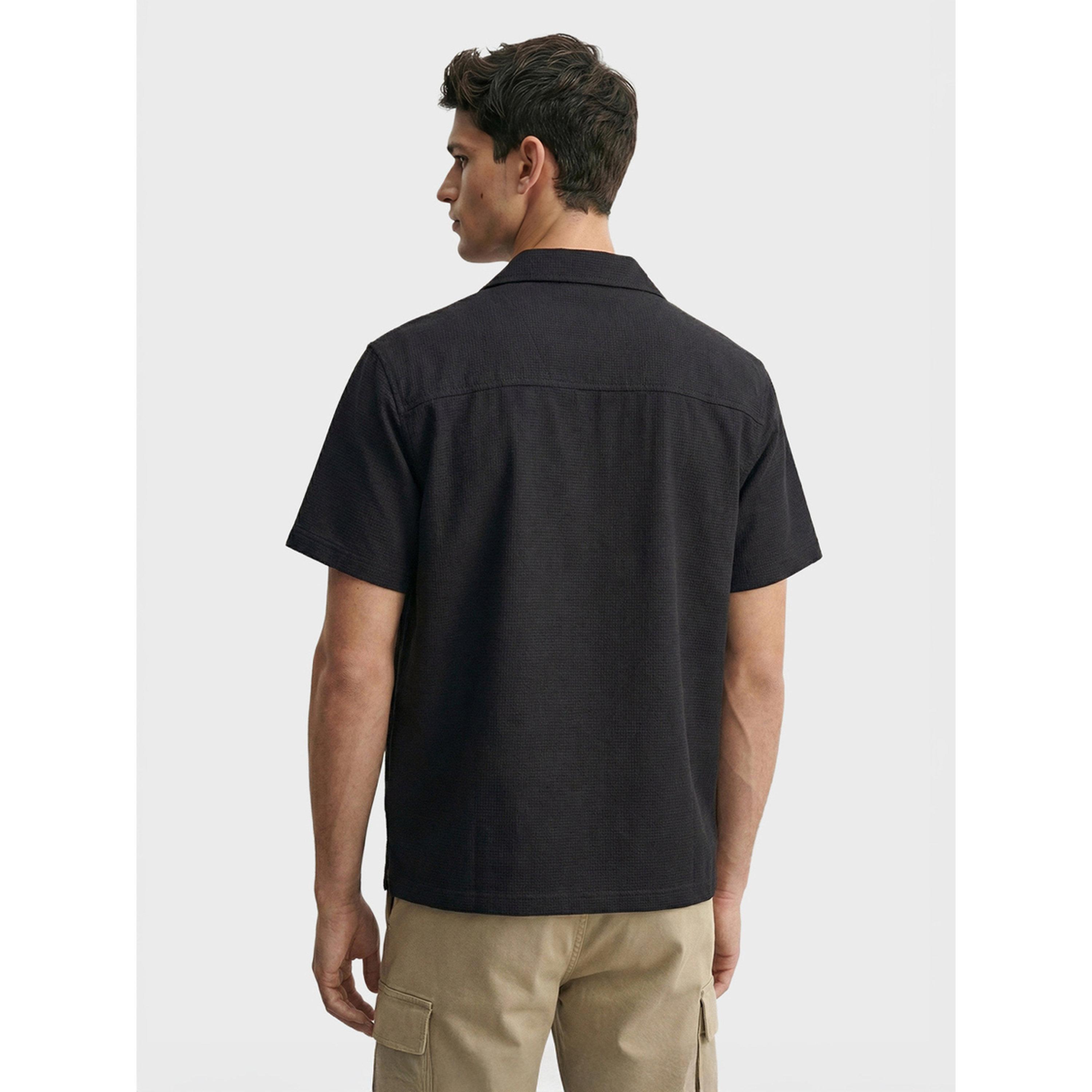 قميص كاجوال بياقة كوبان وقصة بوكسي وتفاصيل بارزة الملمس للرجال-men-clothing-shirts-image-2