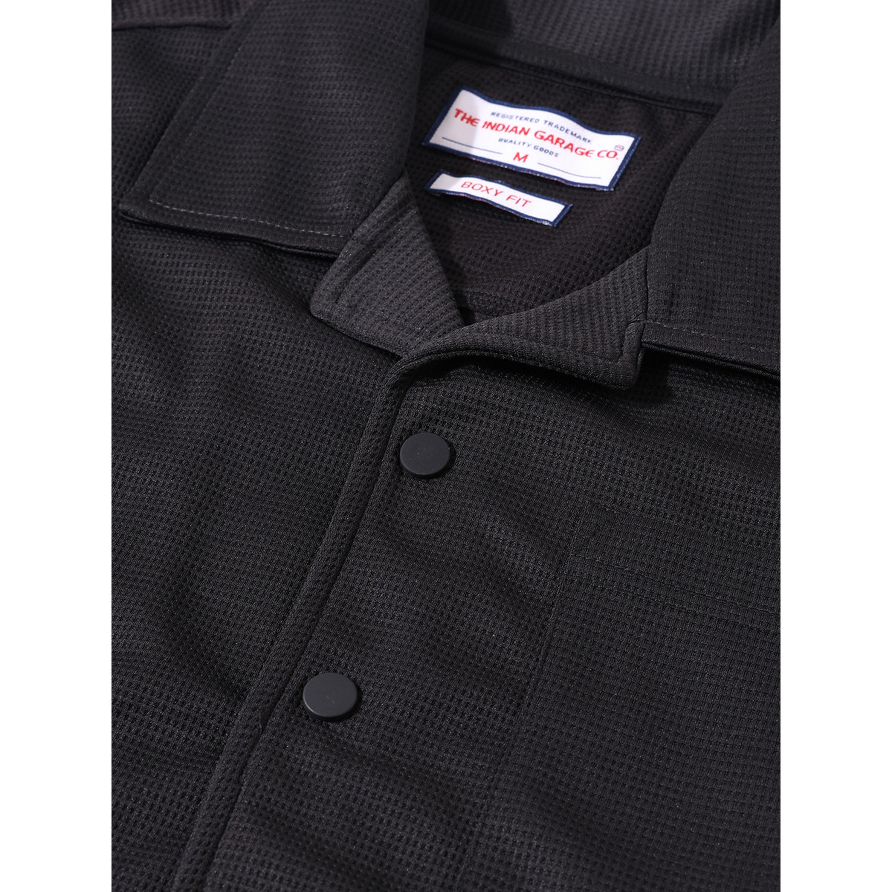 قميص كاجوال بياقة كوبان وقصة بوكسي وتفاصيل بارزة الملمس للرجال-men-clothing-shirts-image-3