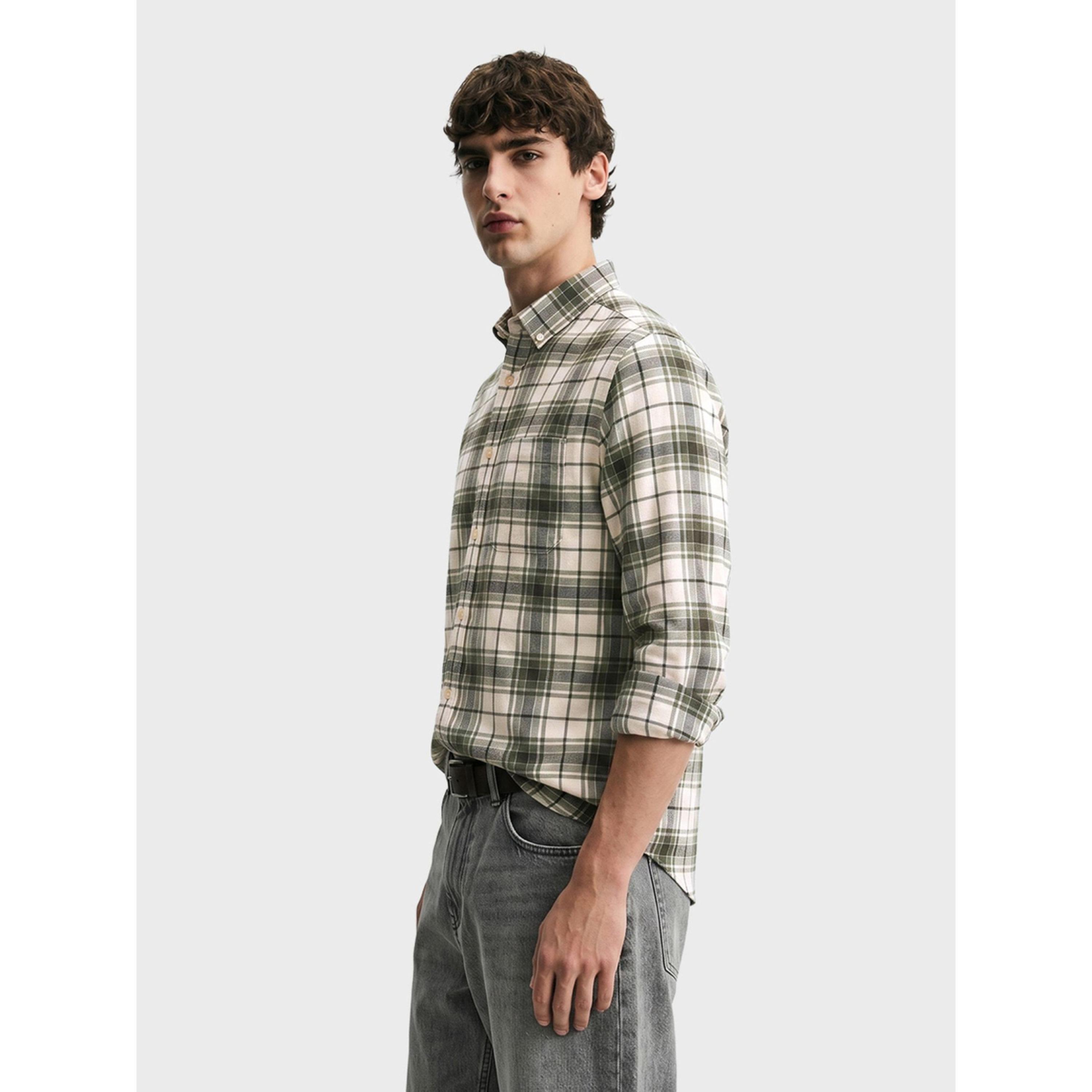 قميص كاجوال بطبعة مربعات بقصة ضيقة وياقة بأزرار للرجال-men-clothing-shirts-image-2